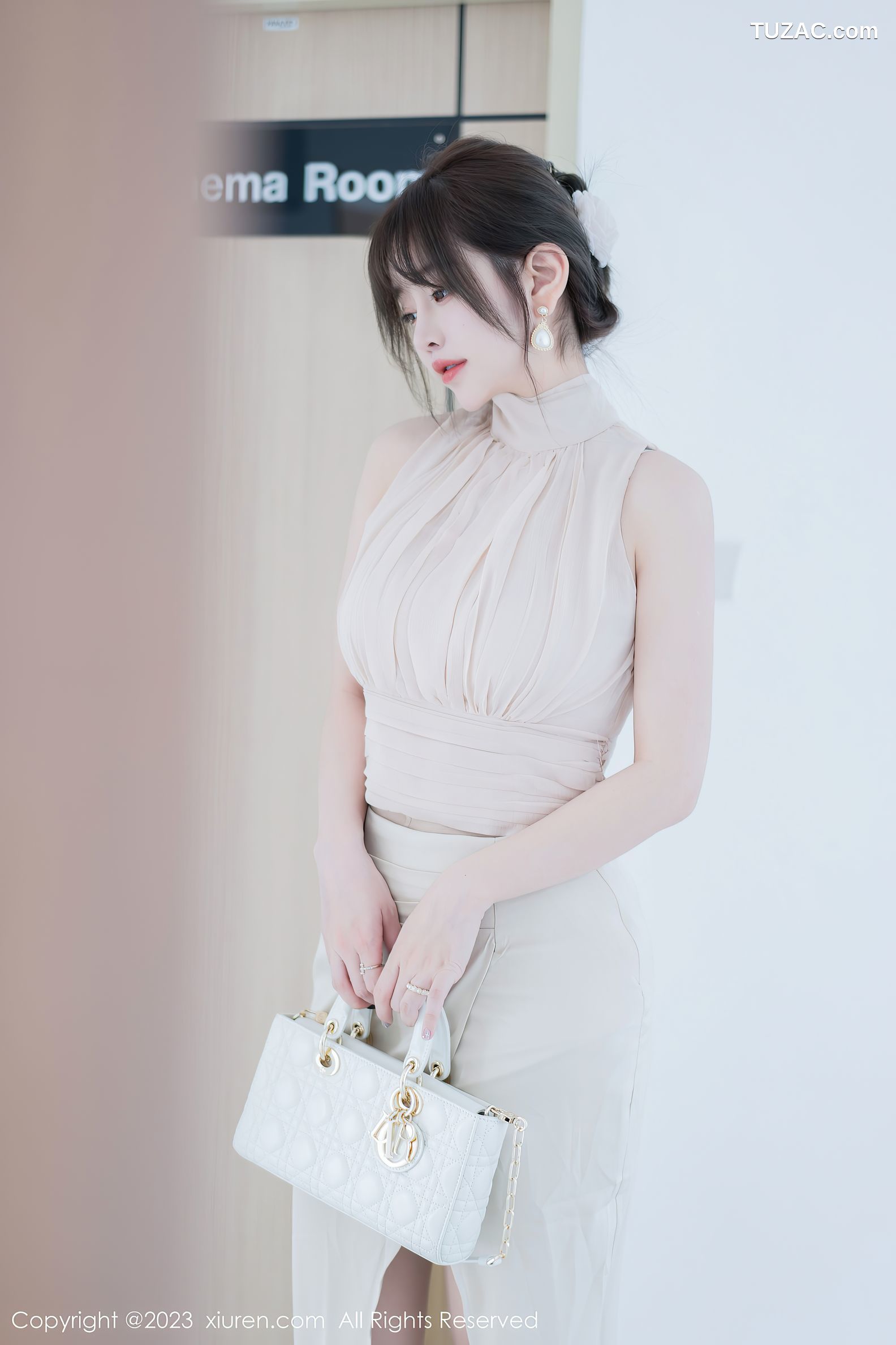 XiuRen秀人网-6768-王雨纯-浅色连衣长裙浅色内衣肉丝-2023.05.19