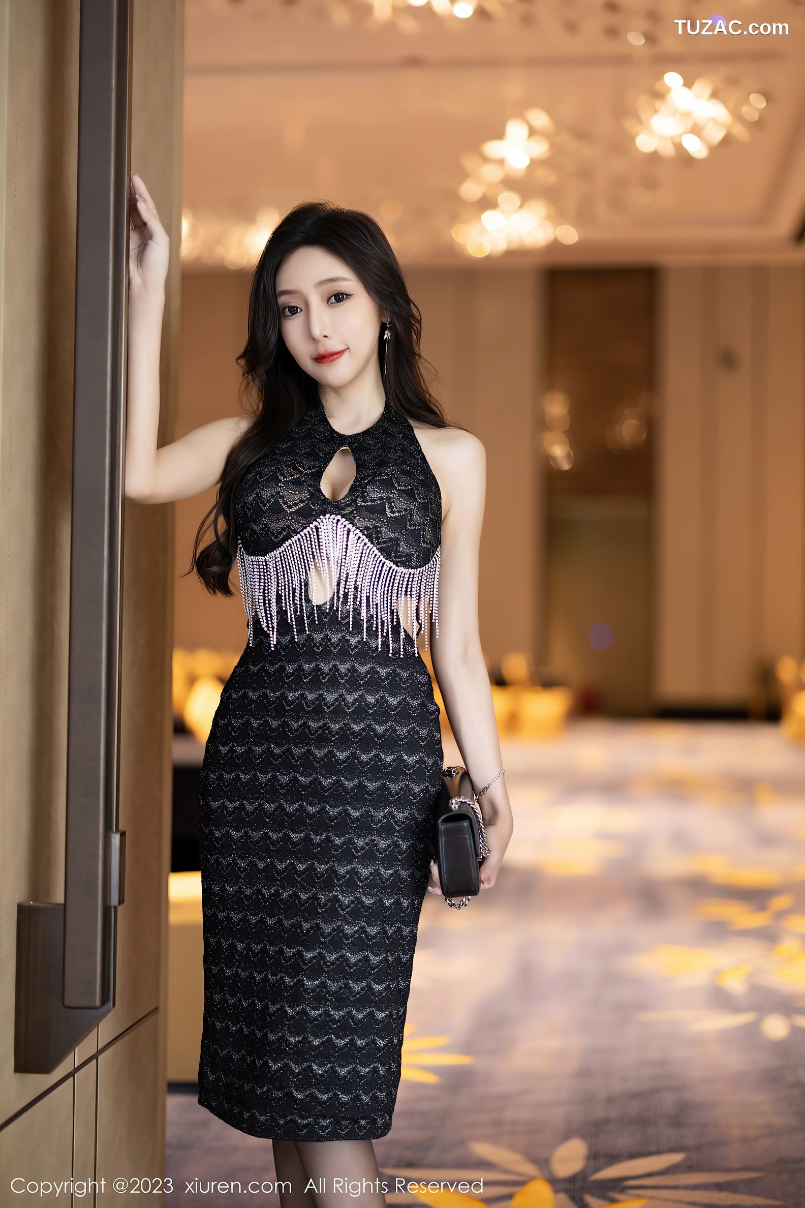 XiuRen秀人网-6772-王馨瑶Yanni-黑色内衣黑色蕾丝吊带袜-2023.05.19