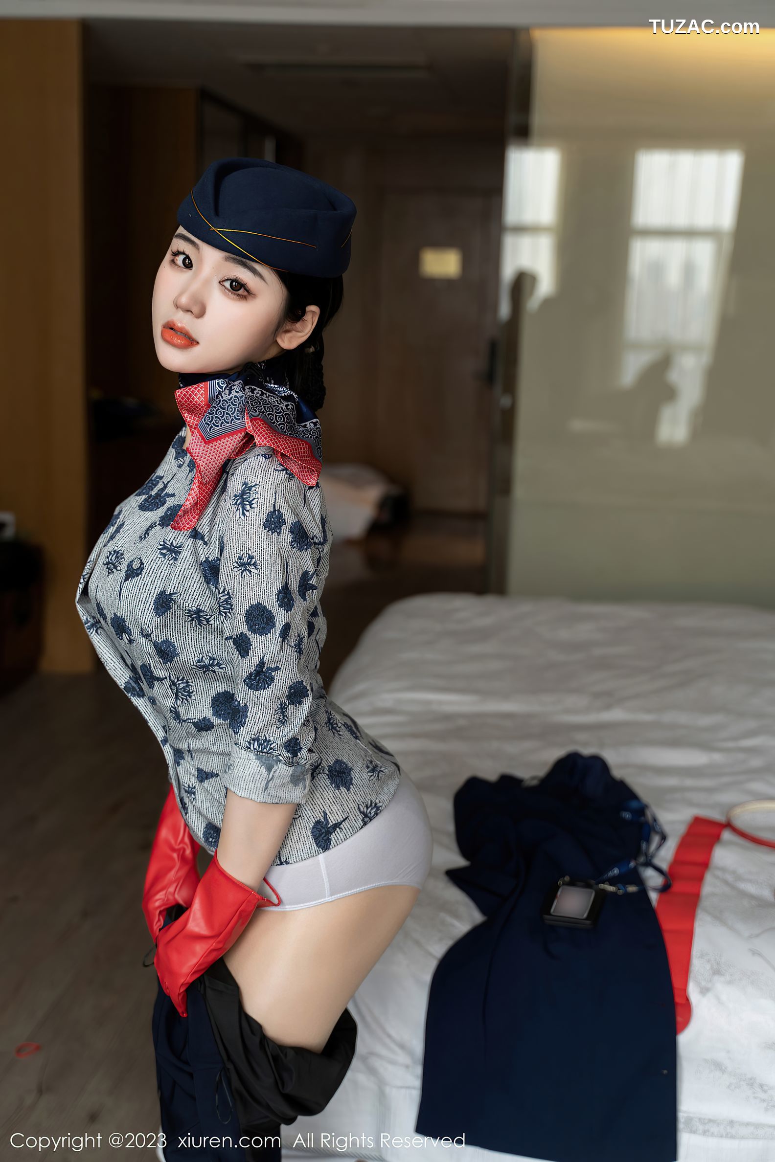 XiuRen秀人网-6790-汐汐爱吃草莓-性感空姐制服黑色内衣-2023.05.24