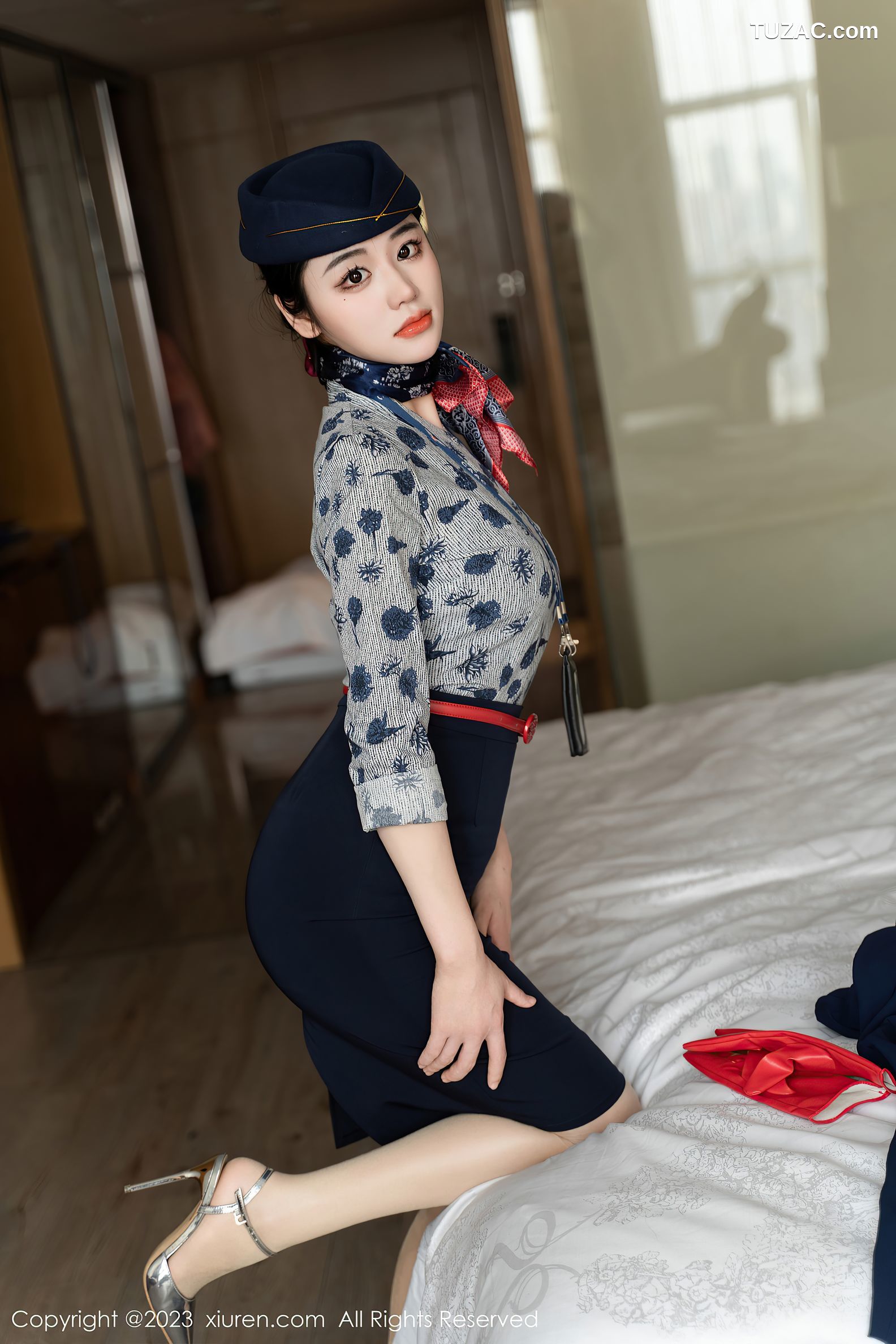 XiuRen秀人网-6790-汐汐爱吃草莓-性感空姐制服黑色内衣-2023.05.24