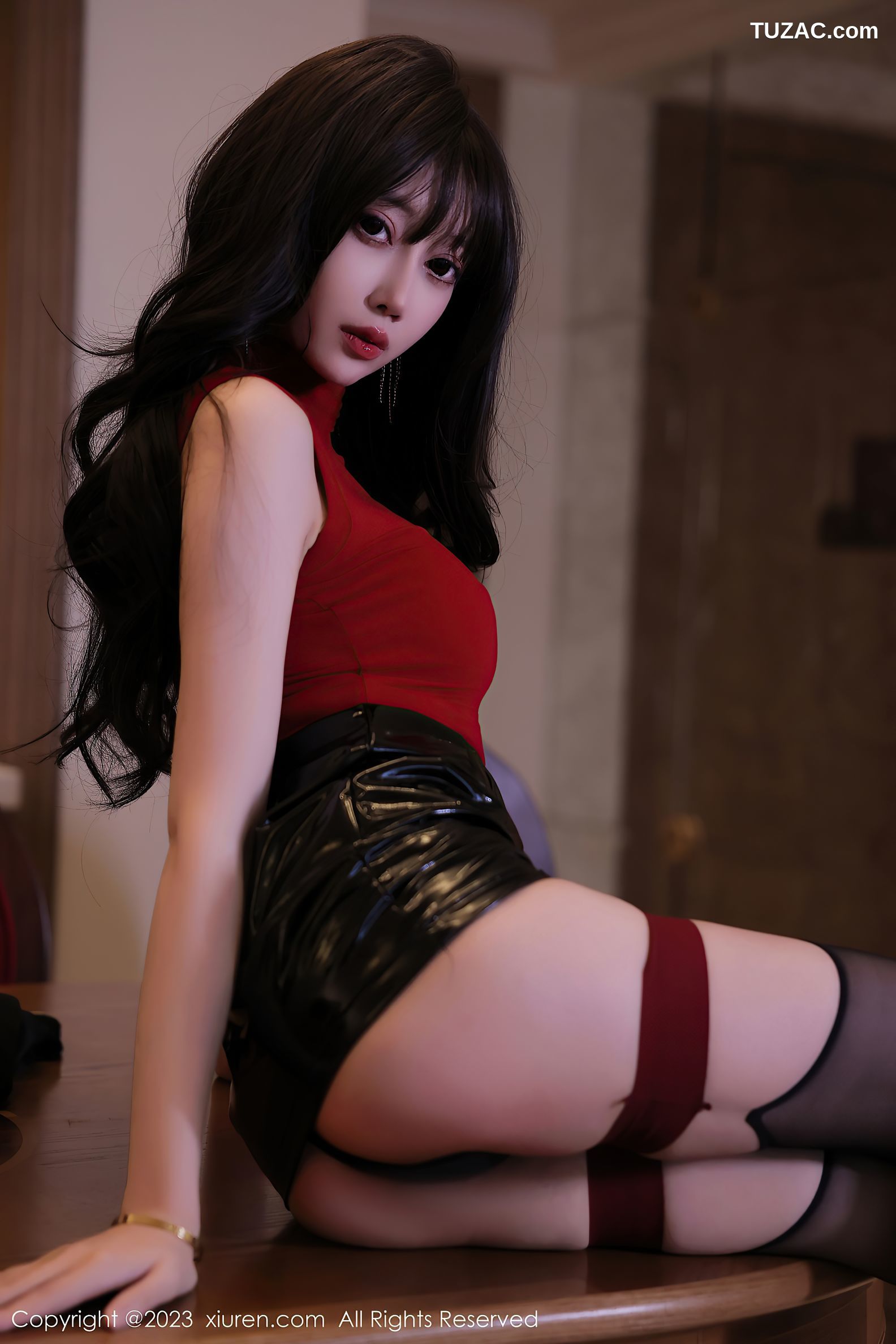 XiuRen秀人网-6806-玥儿玥er-红色上衣黑短裙黑丝吊带袜-2023.05.26