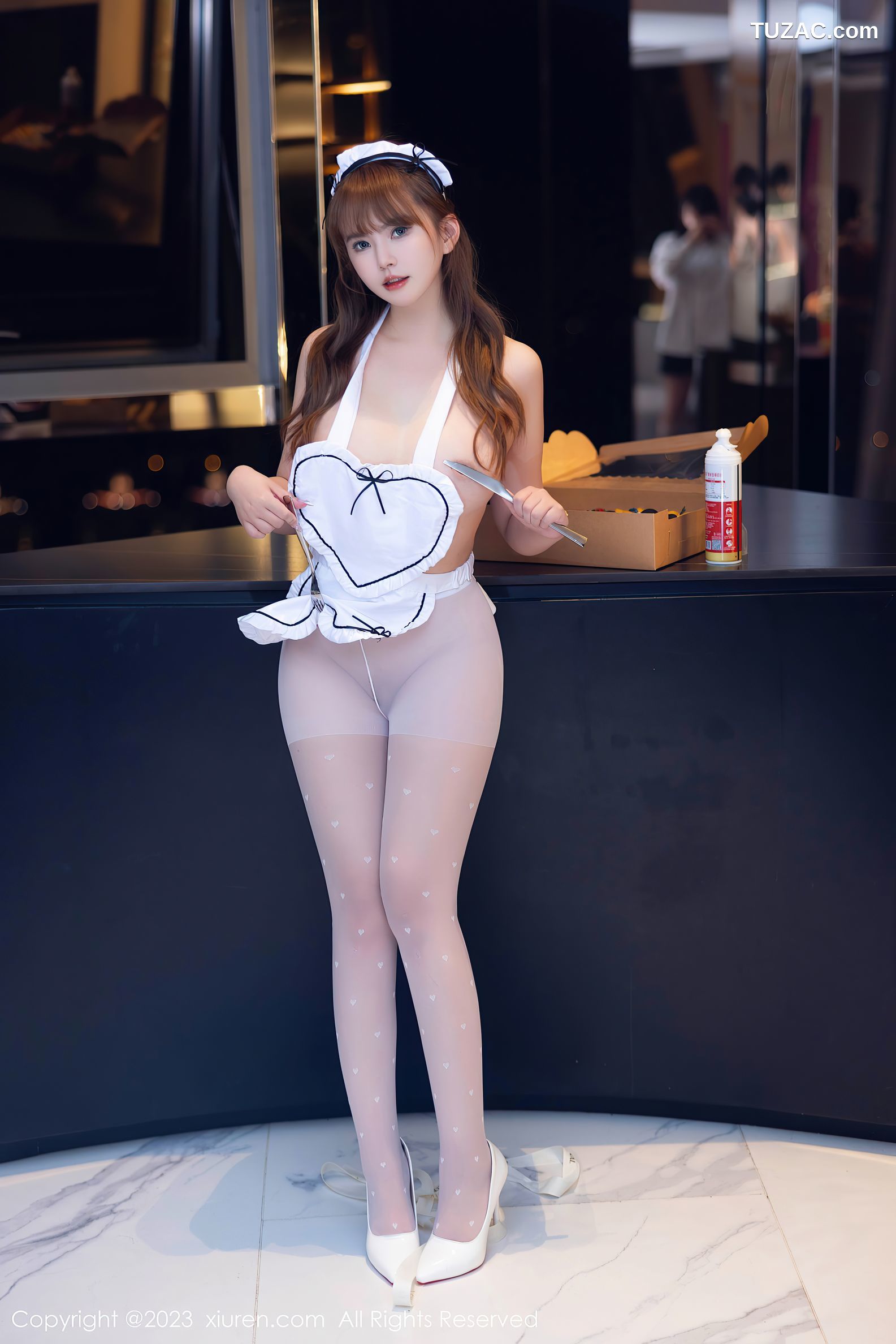 XiuRen秀人网-6807-张思允Nice-厨娘装扮白色围裙白丝袜-2023.05.26