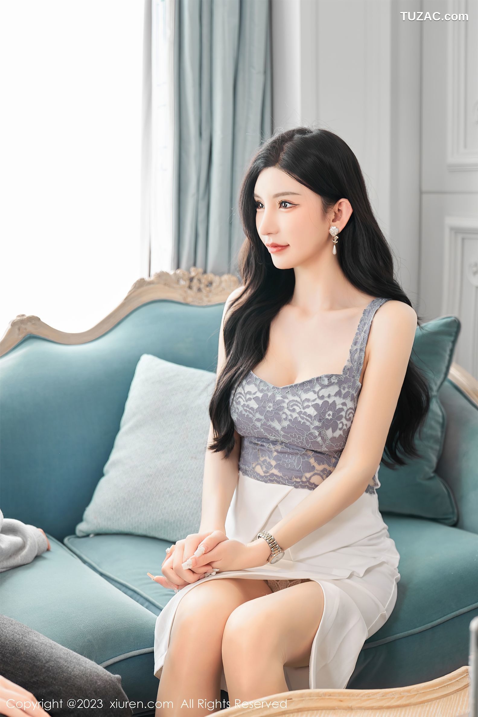 XiuRen秀人网-6811-周于希Sally-吊带短裙超薄肉丝-2023.05.26