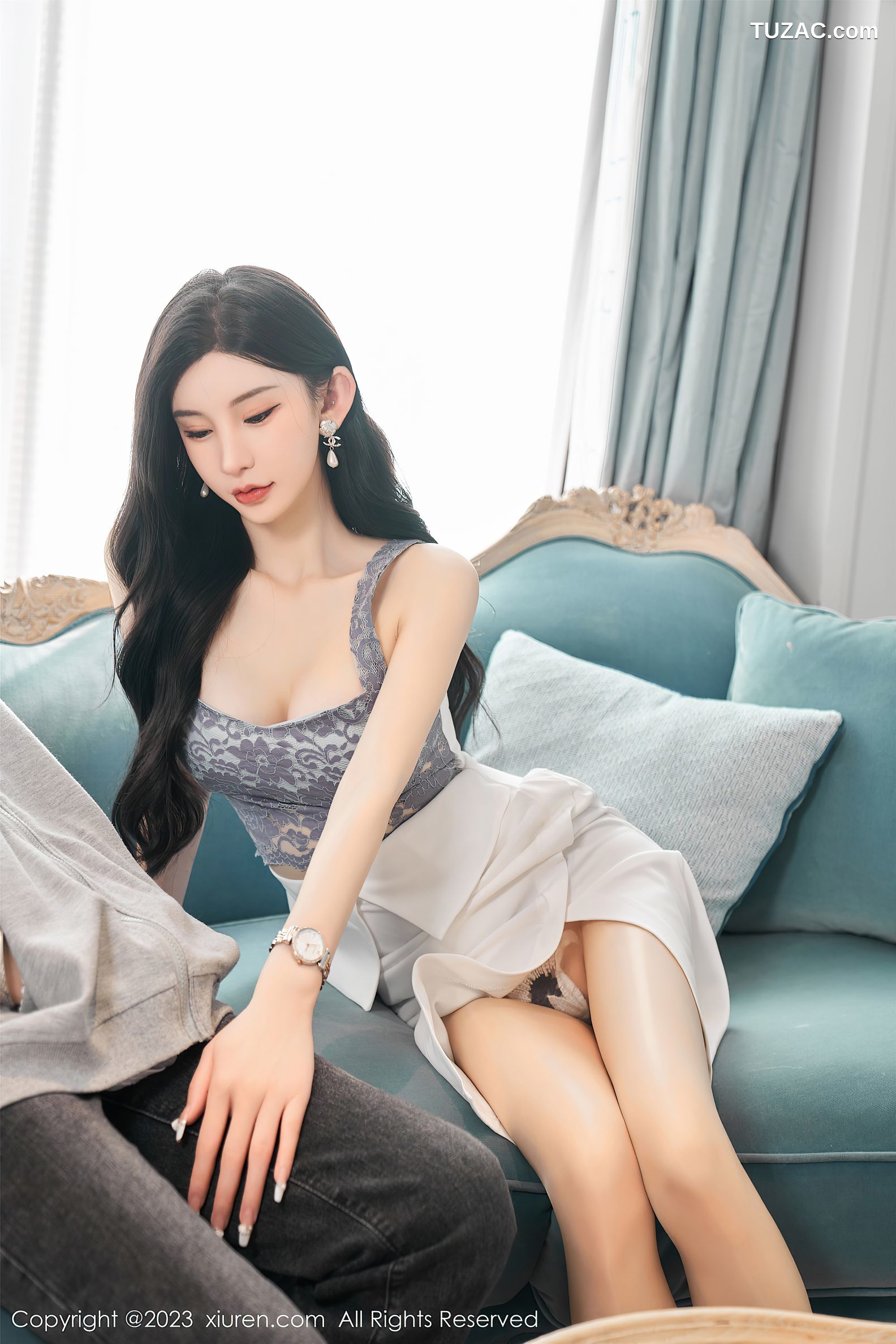 XiuRen秀人网-6811-周于希Sally-吊带短裙超薄肉丝-2023.05.26
