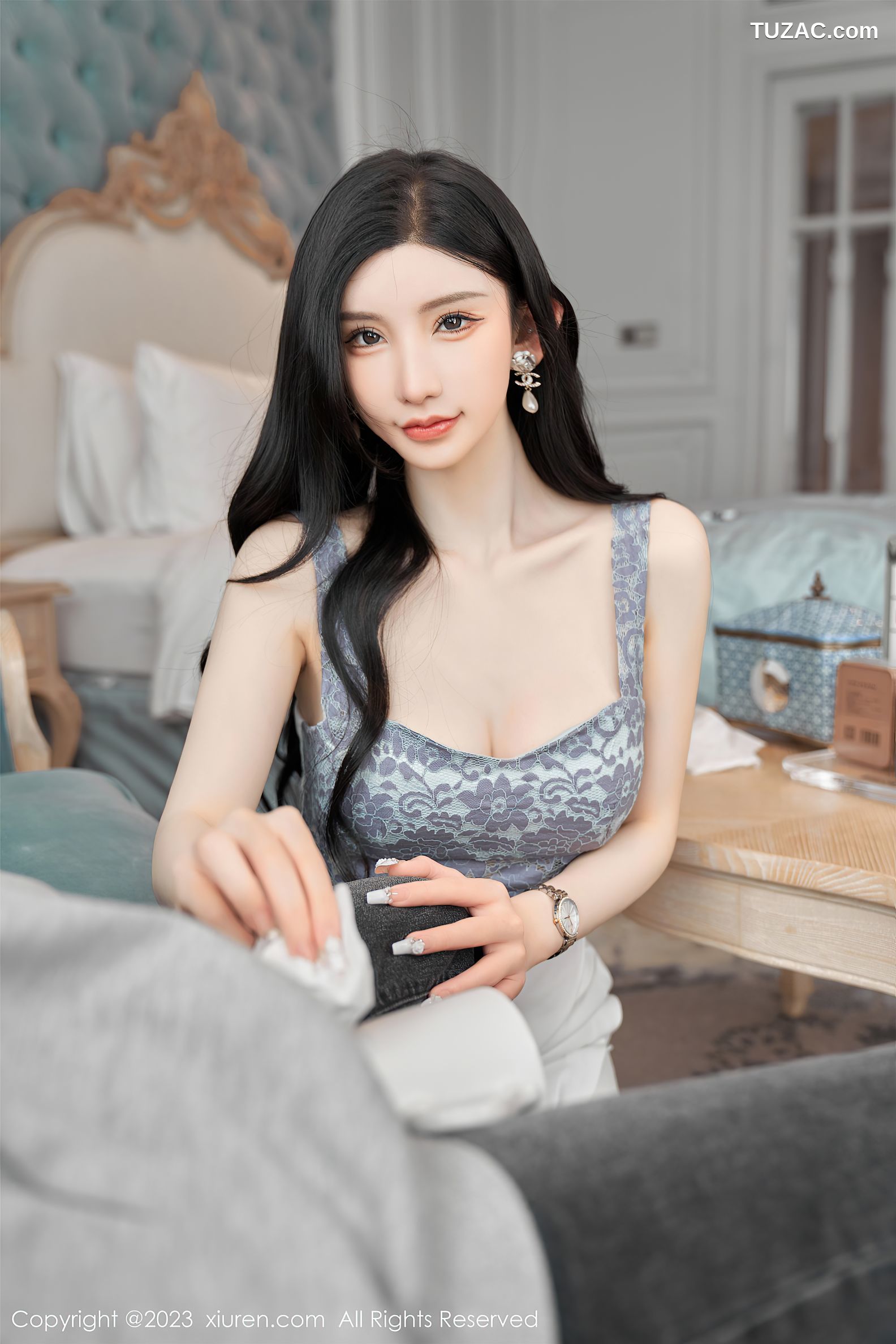 XiuRen秀人网-6811-周于希Sally-吊带短裙超薄肉丝-2023.05.26