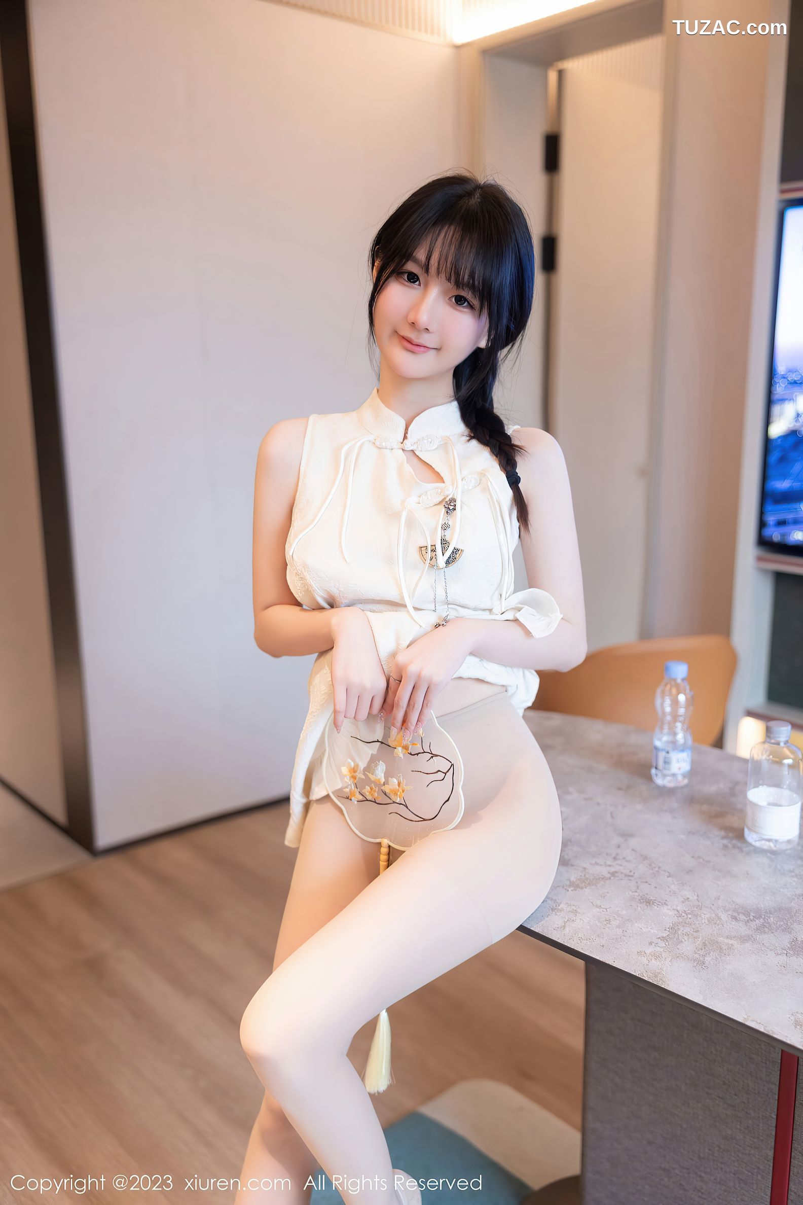 XiuRen秀人网-6813-幼幼-白色旗袍服饰原色丝袜-2023.05.26