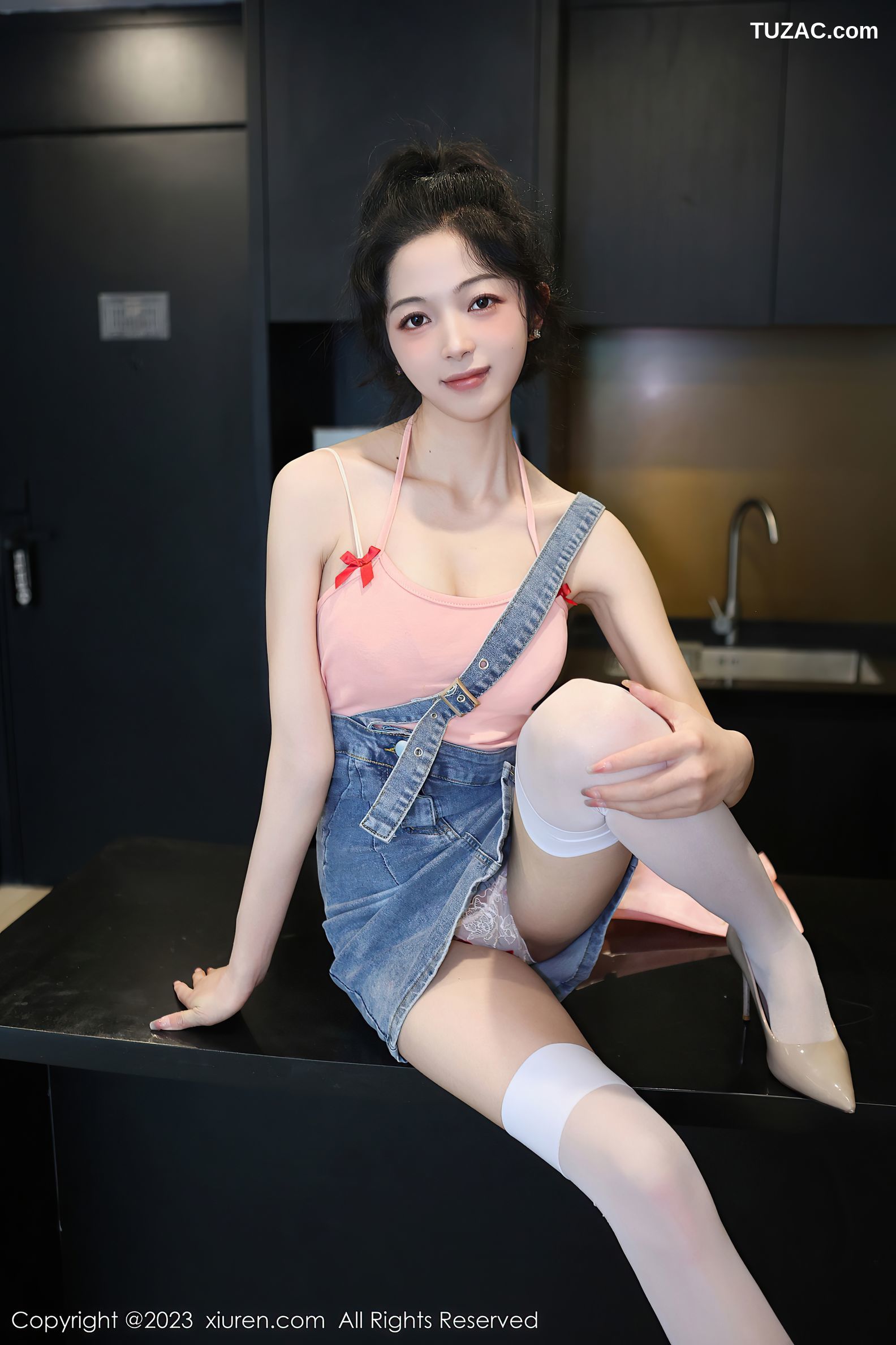 XiuRen秀人网-6816-茜茜Kimi-牛仔背带裙浅色蕾丝内衣-2023.05.29