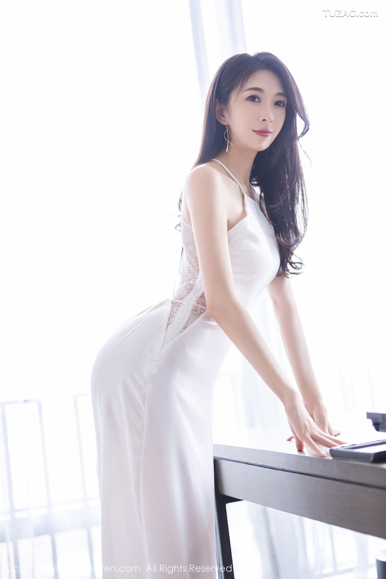 XiuRen秀人网-6817-林乐一-白色露肩连衣裙网链内衣-2023.05.29