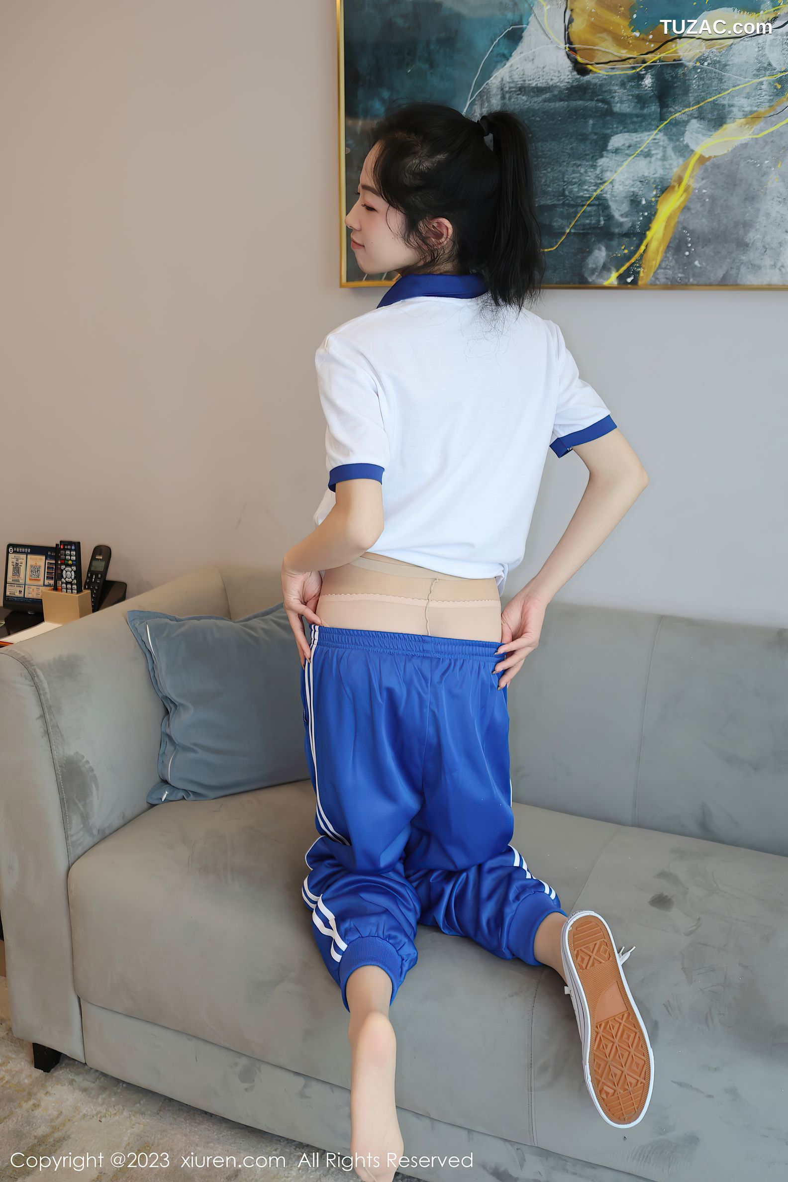 XiuRen秀人网-6855-茜茜Kimi-性感学妹装浅色蕾丝内衣-2023.06.05