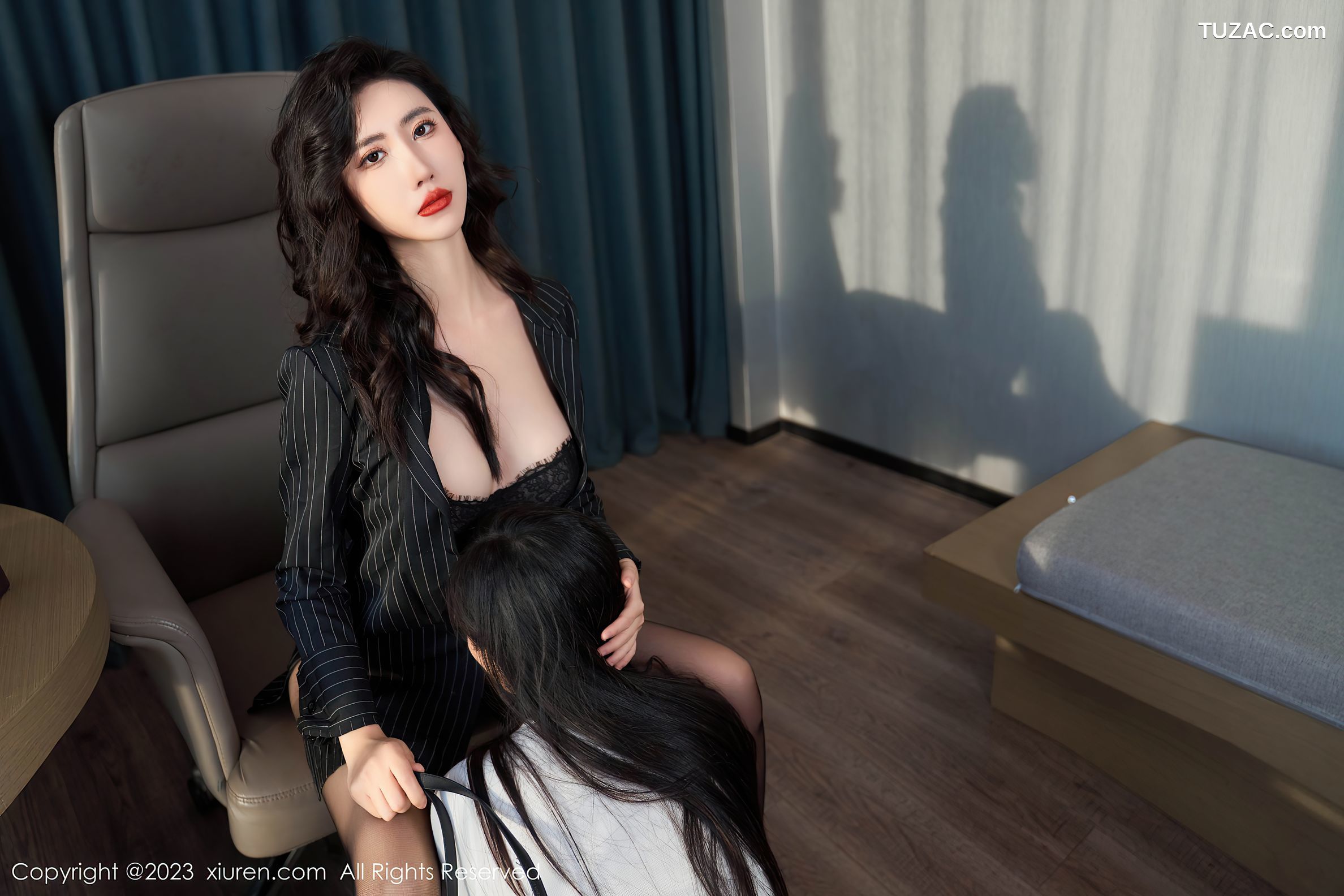 XiuRen秀人网-6860-章芃芃-组合拍摄黑色条纹上衣黑色内衣-2023.06.06