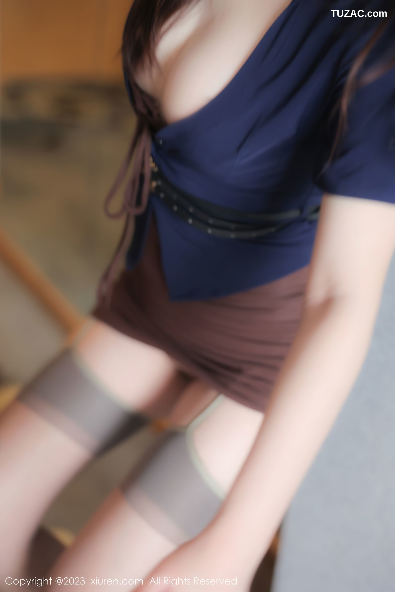 XiuRen秀人网-6872-Arude薇薇-肩短裙灰丝吊带袜-2023.06.07