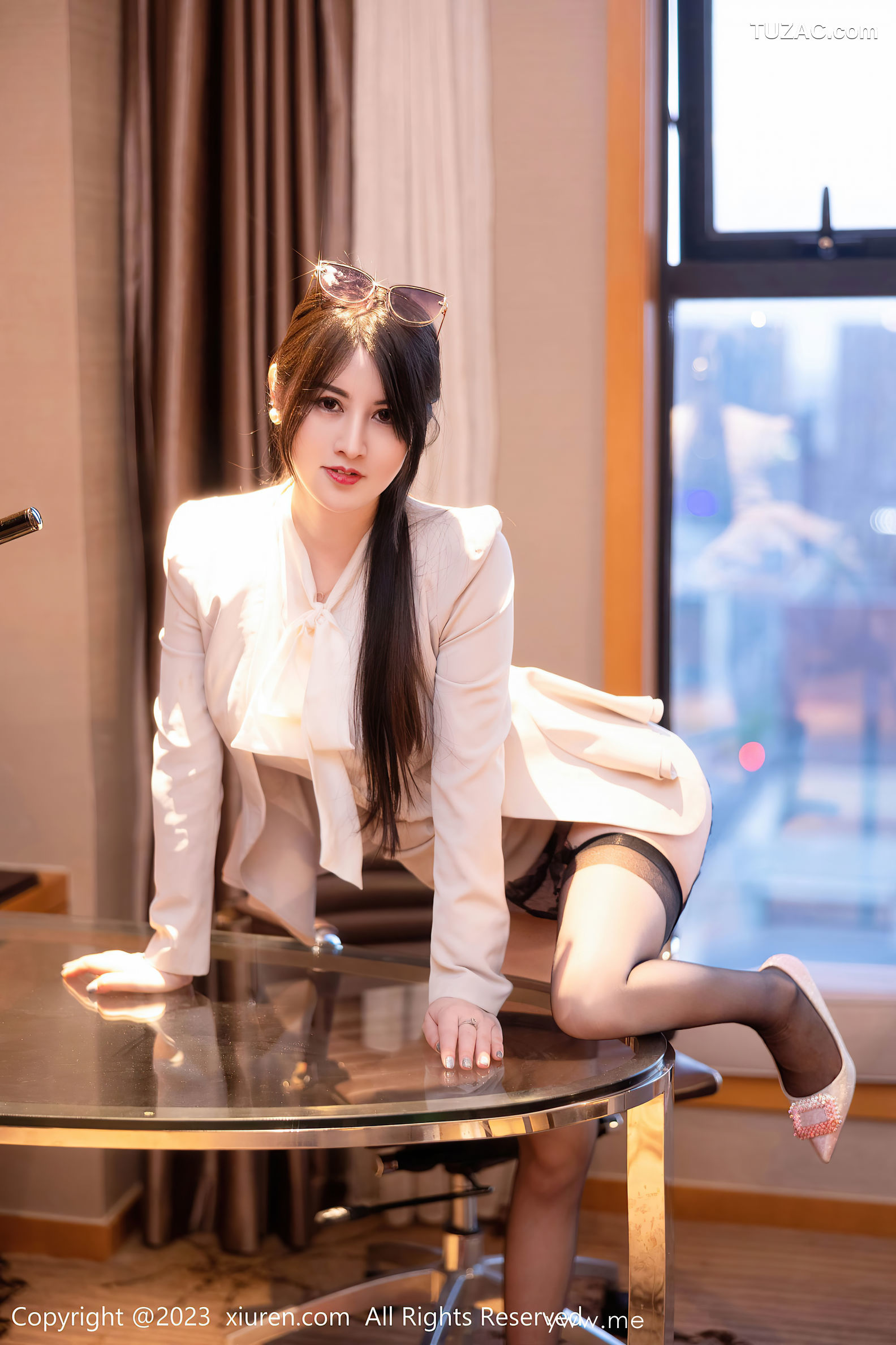 XiuRen秀人网-6879-诗诗kiki-浅色OL服饰性感浅灰内衣-2023.06.08