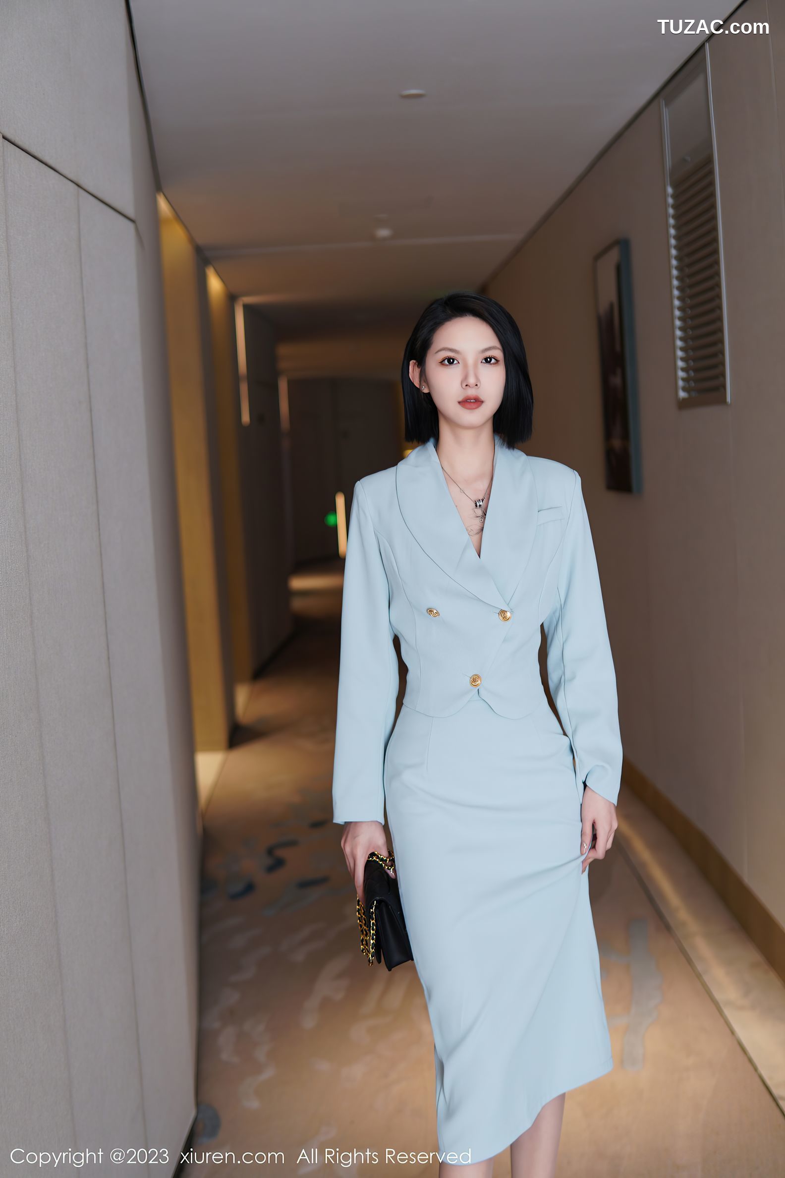 XiuRen秀人网-6885-乔一一-淡蓝色OL服饰墨绿色内衣原色丝袜-2023.06.09