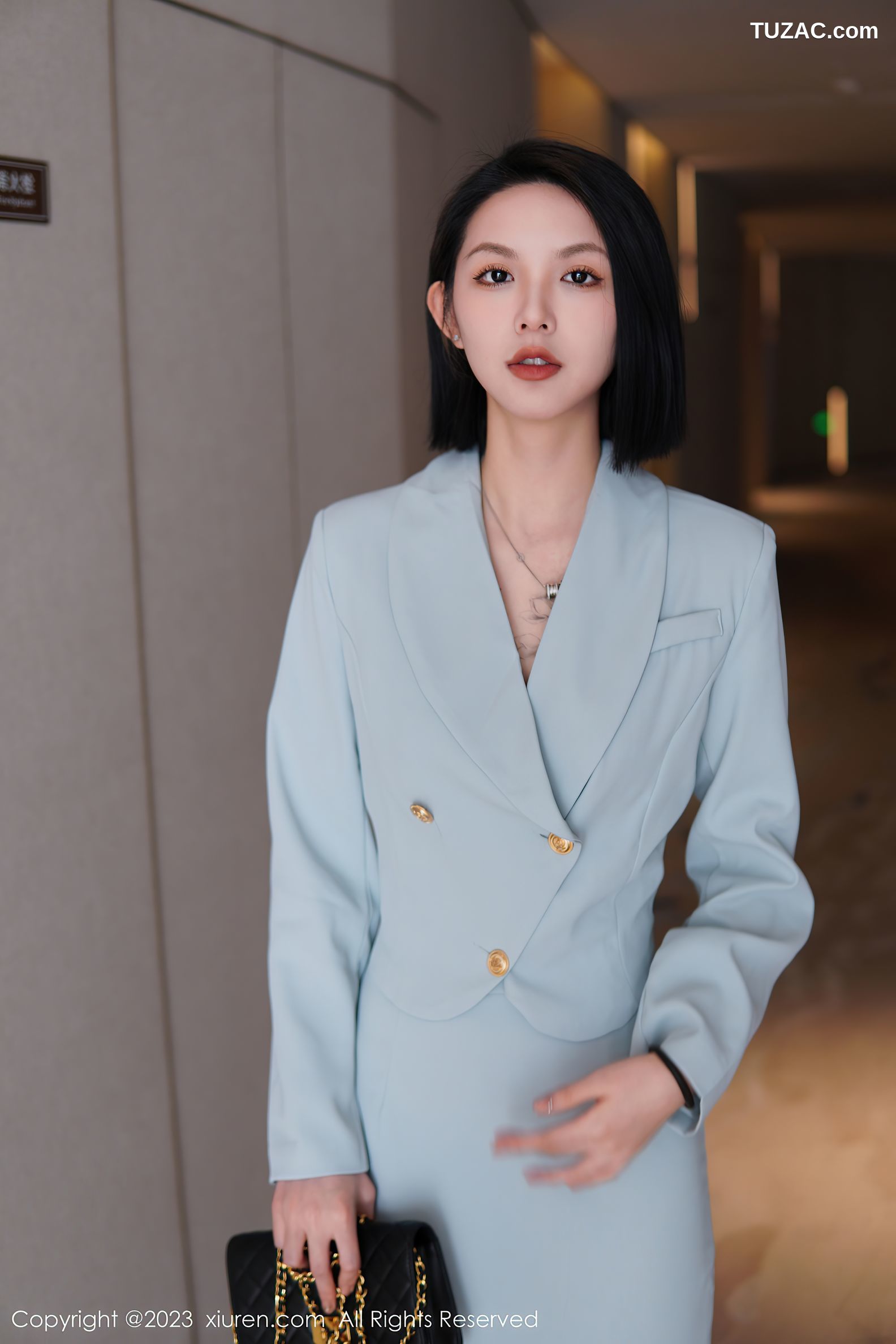 XiuRen秀人网-6885-乔一一-淡蓝色OL服饰墨绿色内衣原色丝袜-2023.06.09