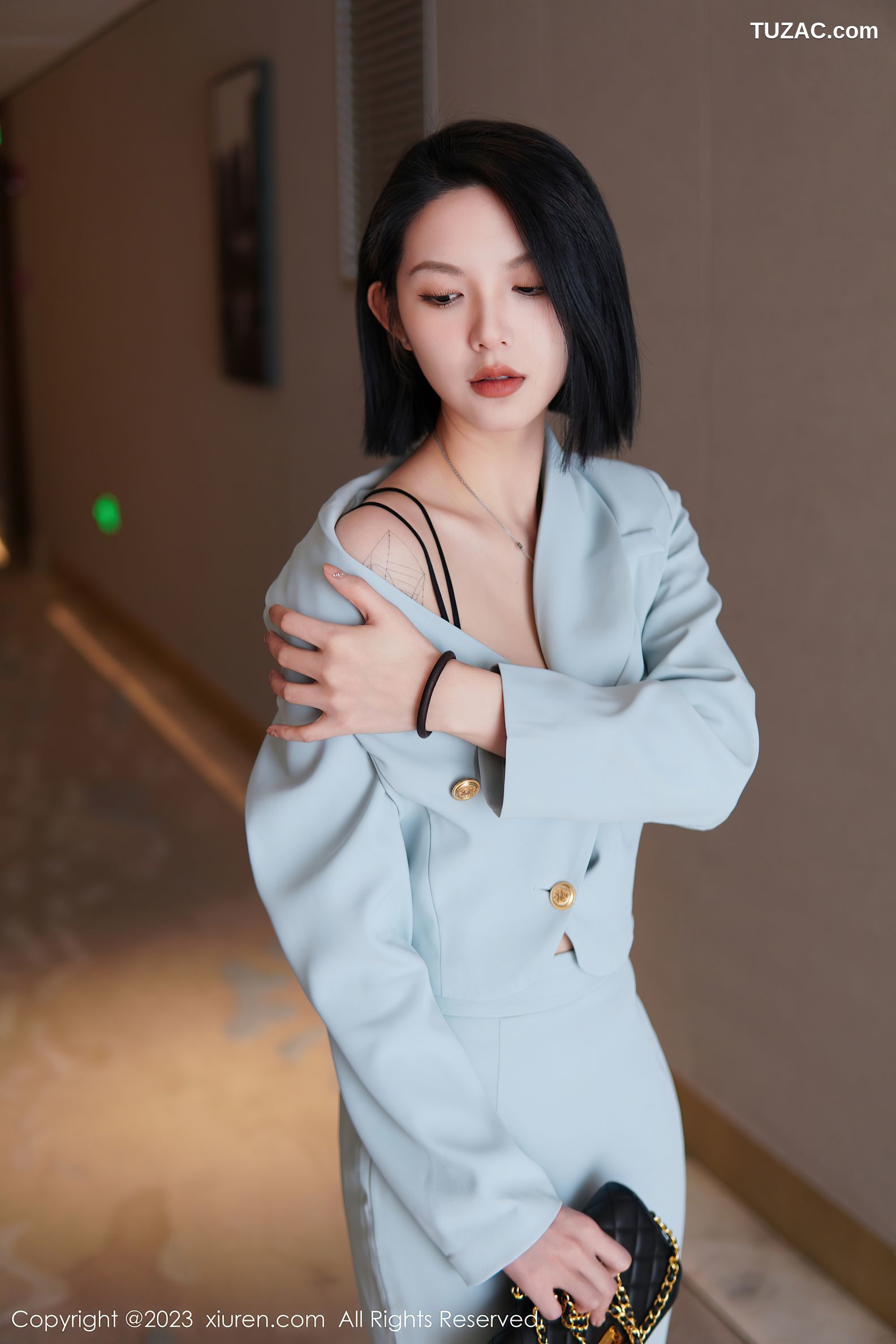 XiuRen秀人网-6885-乔一一-淡蓝色OL服饰墨绿色内衣原色丝袜-2023.06.09