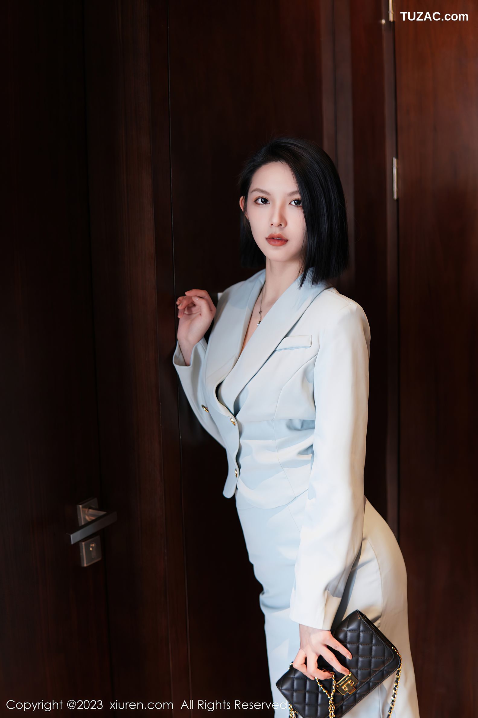 XiuRen秀人网-6885-乔一一-淡蓝色OL服饰墨绿色内衣原色丝袜-2023.06.09