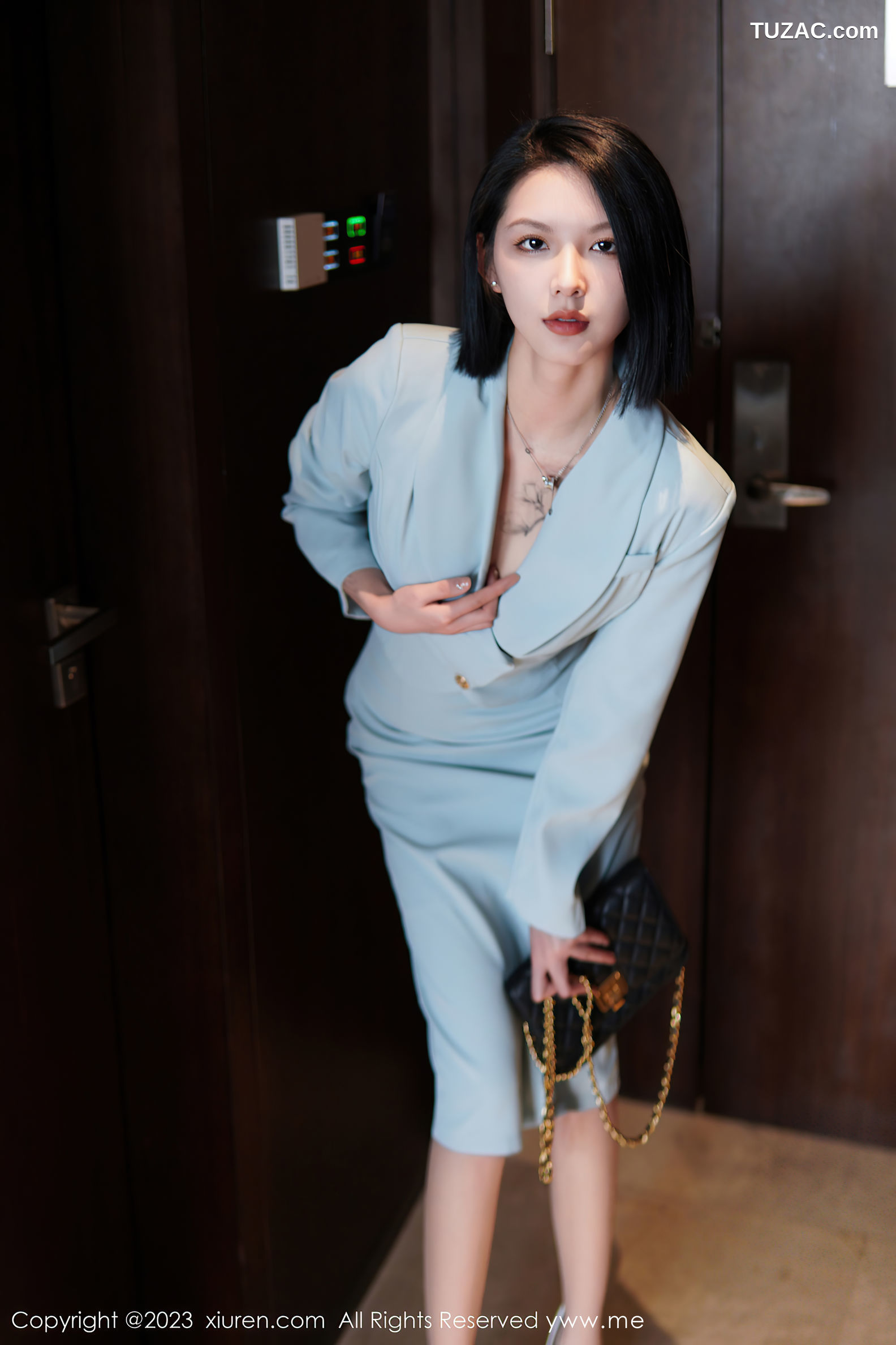 XiuRen秀人网-6885-乔一一-淡蓝色OL服饰墨绿色内衣原色丝袜-2023.06.09