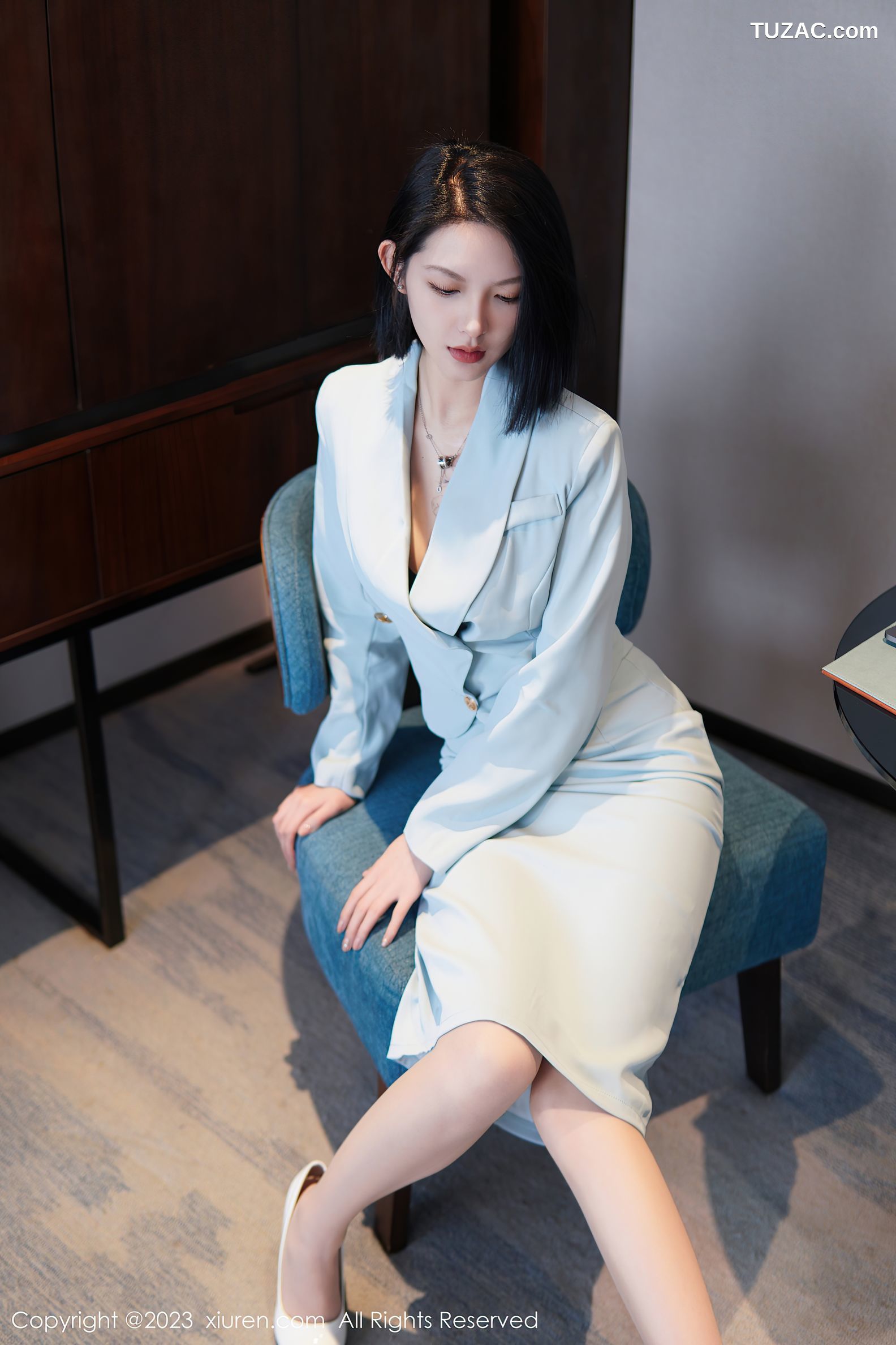 XiuRen秀人网-6885-乔一一-淡蓝色OL服饰墨绿色内衣原色丝袜-2023.06.09