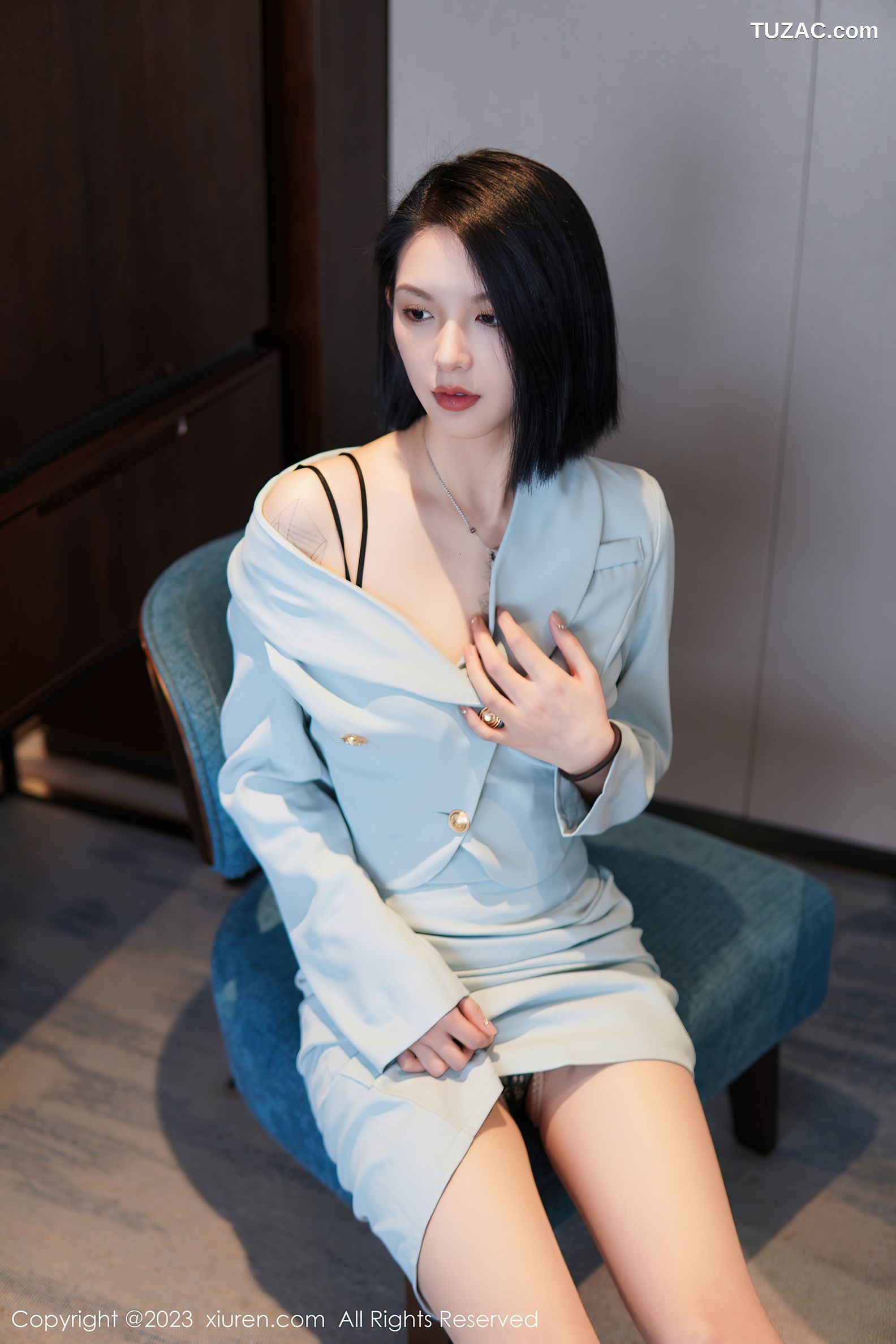 XiuRen秀人网-6885-乔一一-淡蓝色OL服饰墨绿色内衣原色丝袜-2023.06.09