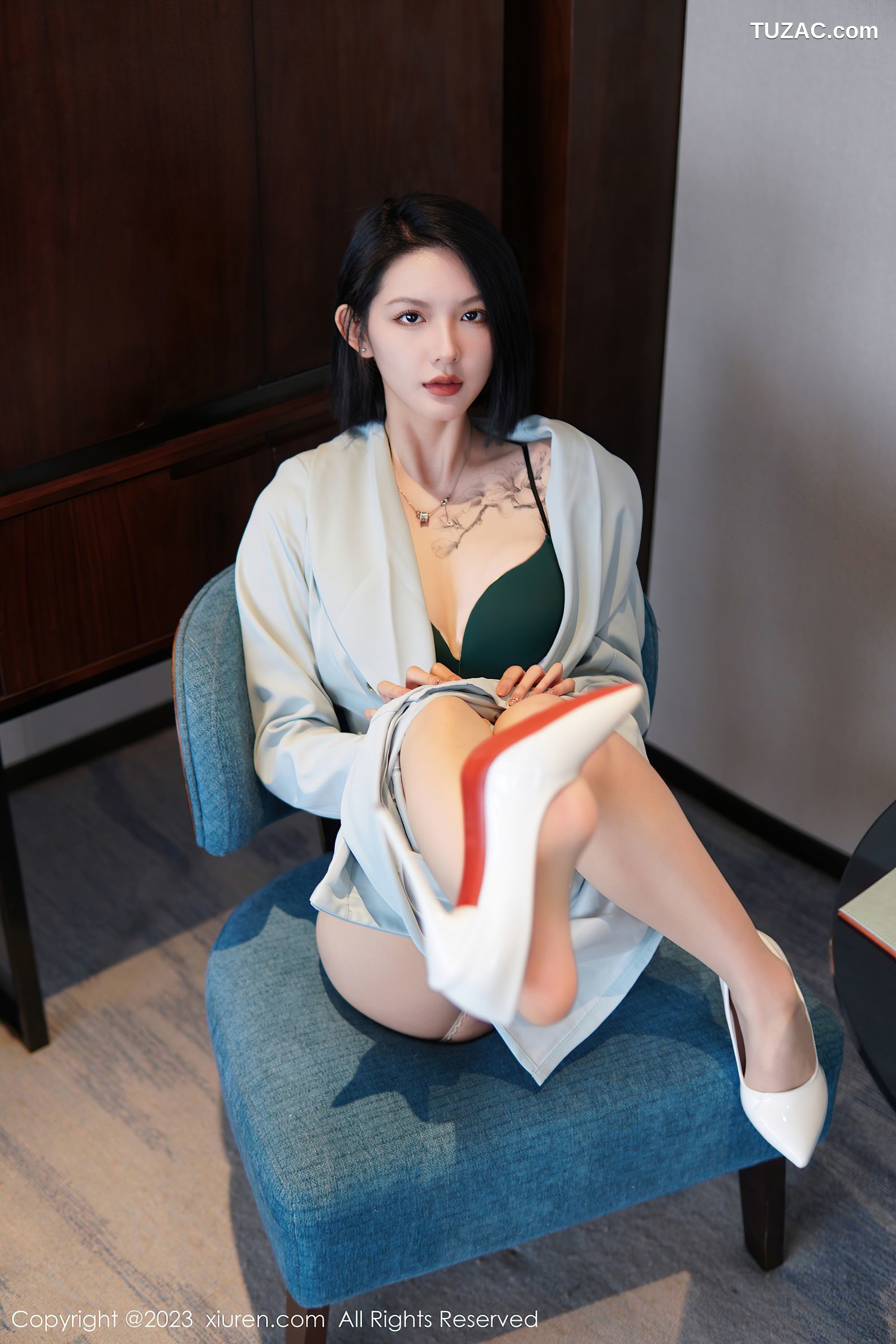 XiuRen秀人网-6885-乔一一-淡蓝色OL服饰墨绿色内衣原色丝袜-2023.06.09