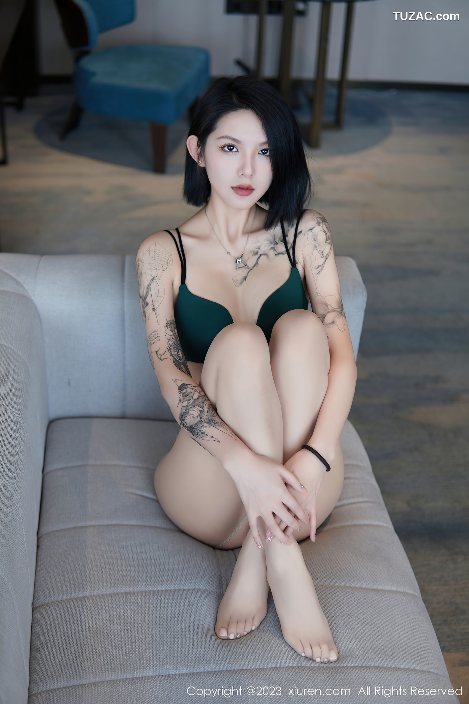 XiuRen秀人网-6885-乔一一-淡蓝色OL服饰墨绿色内衣原色丝袜-2023.06.09