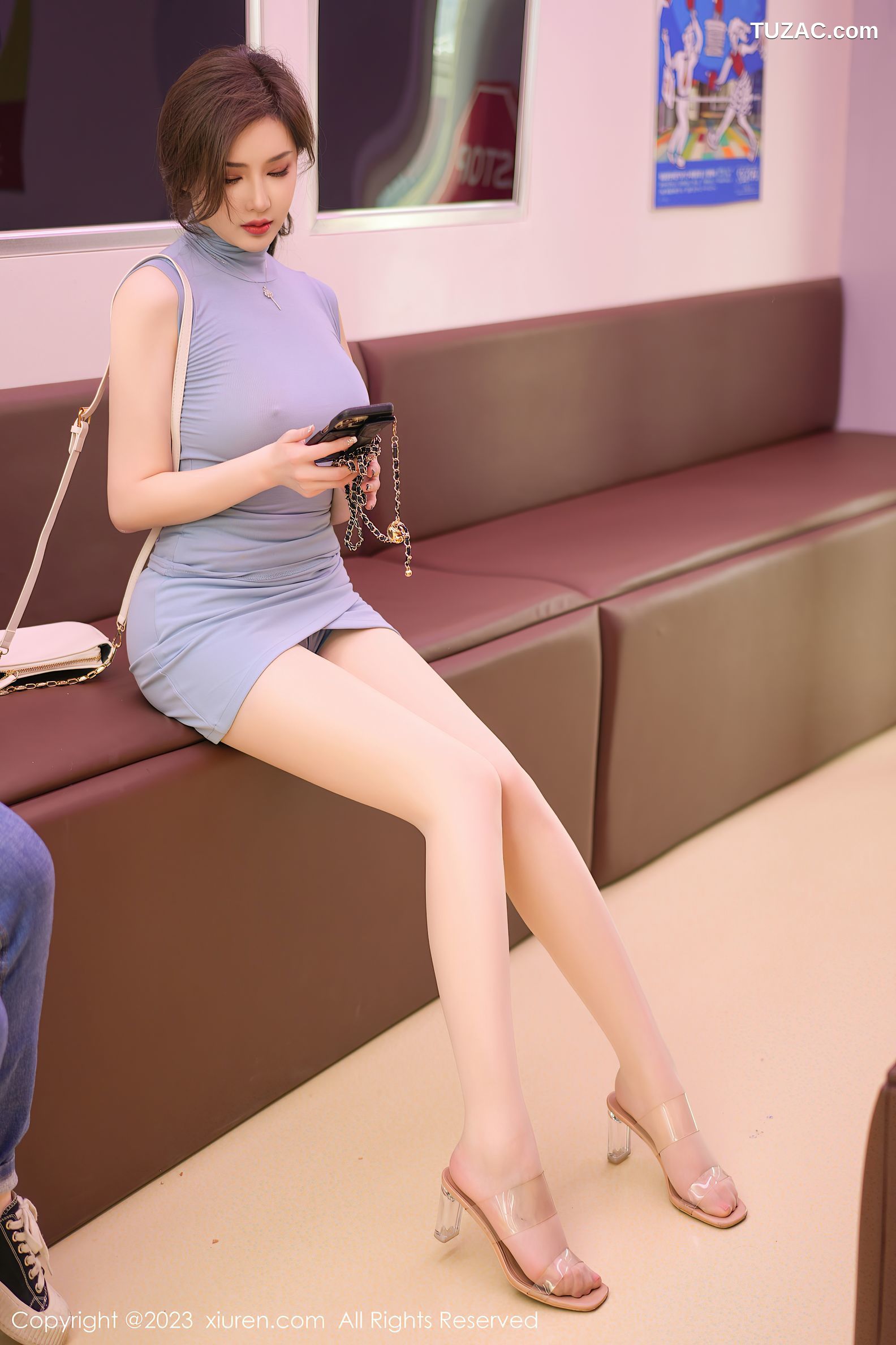 XiuRen秀人网-6888-Carol周妍希-浅蓝收身连衣裙超薄肉丝-2023.06.09