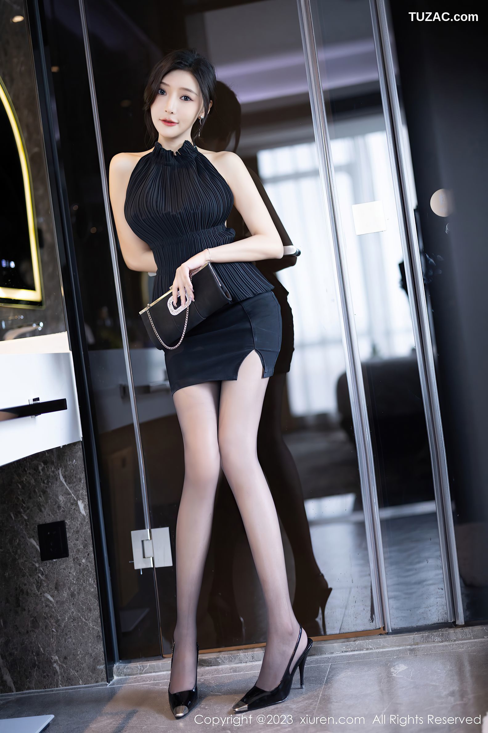 XiuRen秀人网-6891-王馨瑶Yanni-黑色短裙黑丝-2023.06.09