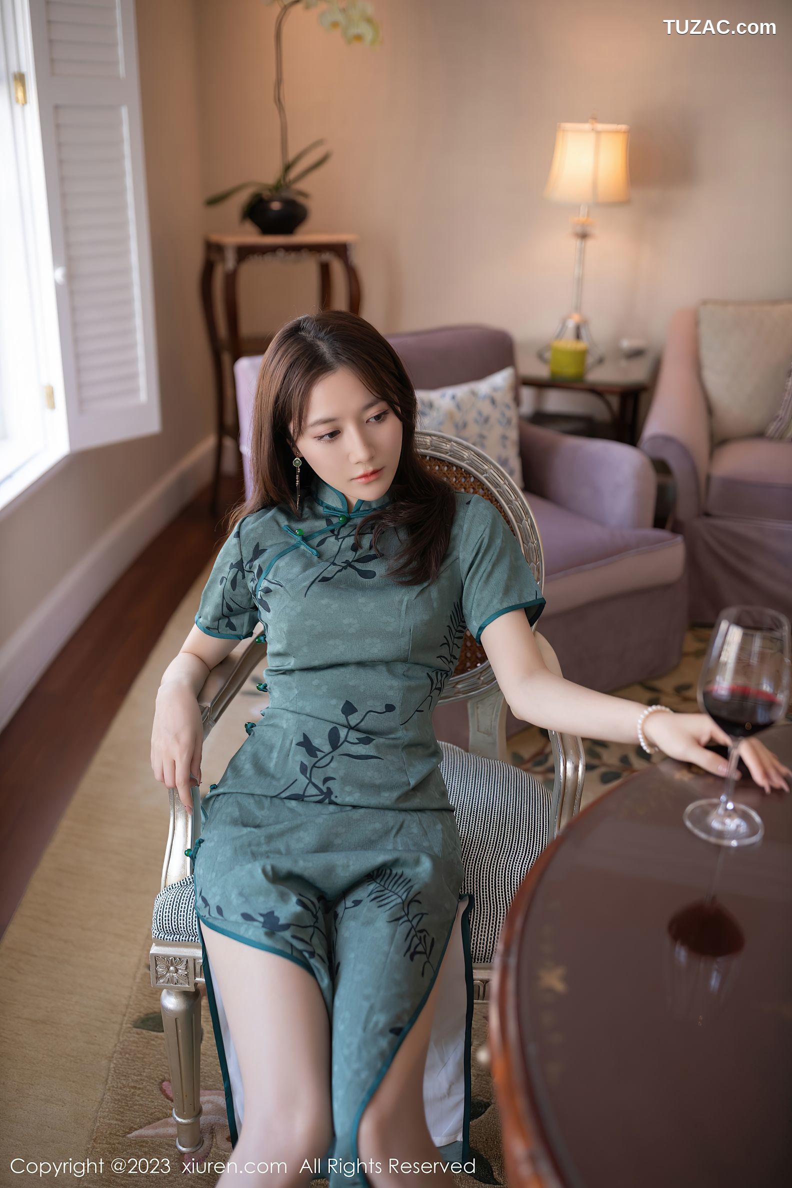 XiuRen秀人网-6893-鱼子酱Fish-墨绿色长旗袍性感内衣-2023.06.09