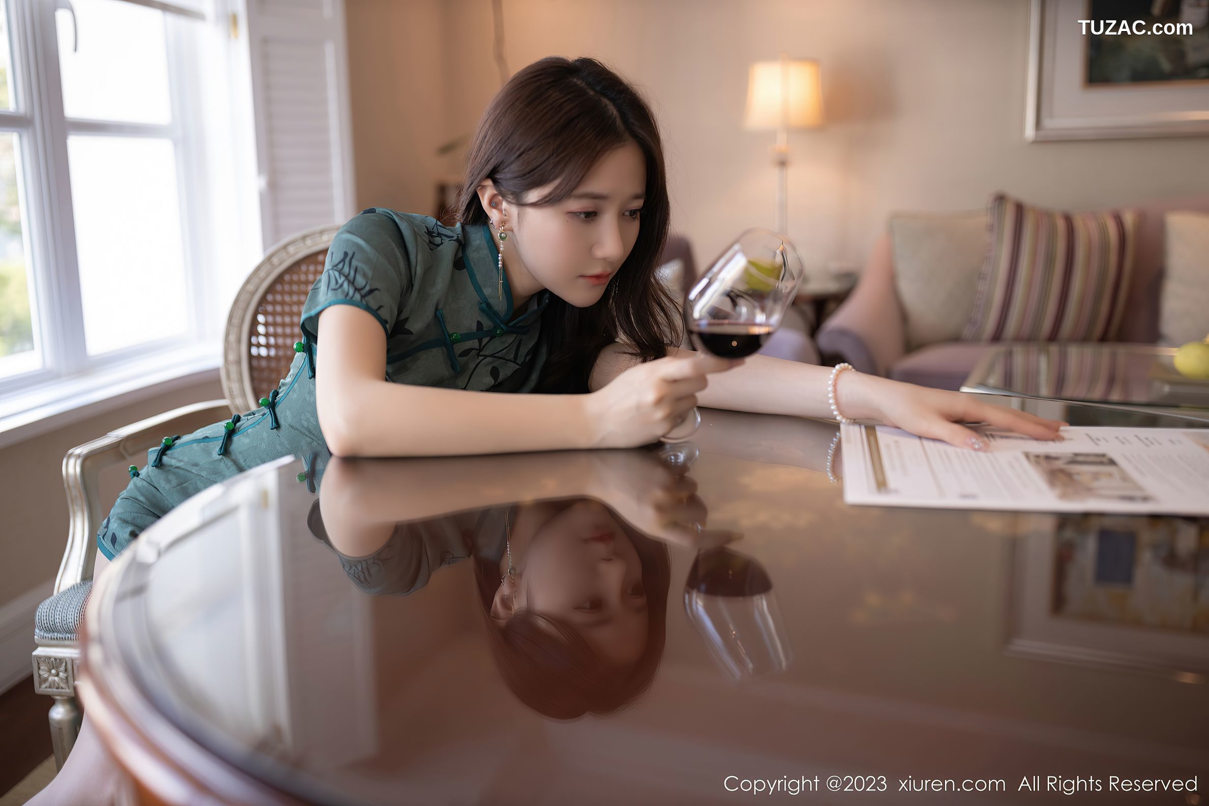 XiuRen秀人网-6893-鱼子酱Fish-墨绿色长旗袍性感内衣-2023.06.09