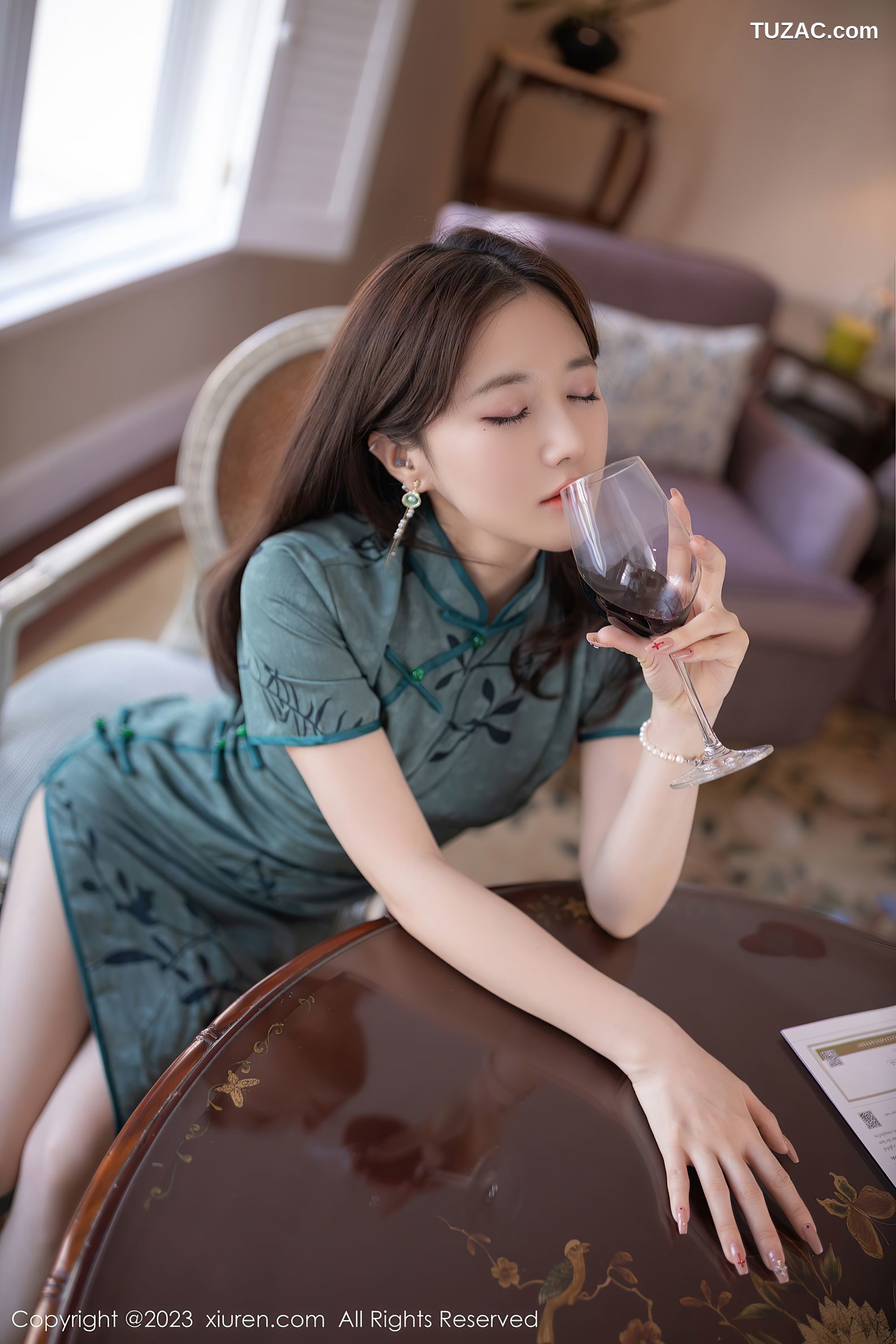 XiuRen秀人网-6893-鱼子酱Fish-墨绿色长旗袍性感内衣-2023.06.09