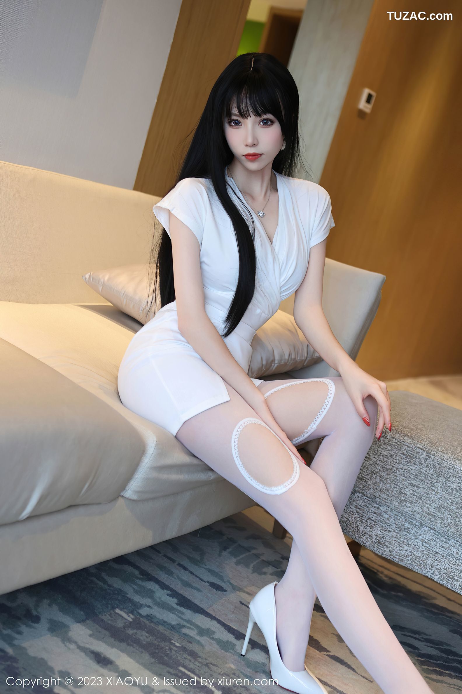 XiuRen秀人网-6897-江七七-白上衣墨绿蕾丝内衣白丝裤袜-2023.06.12