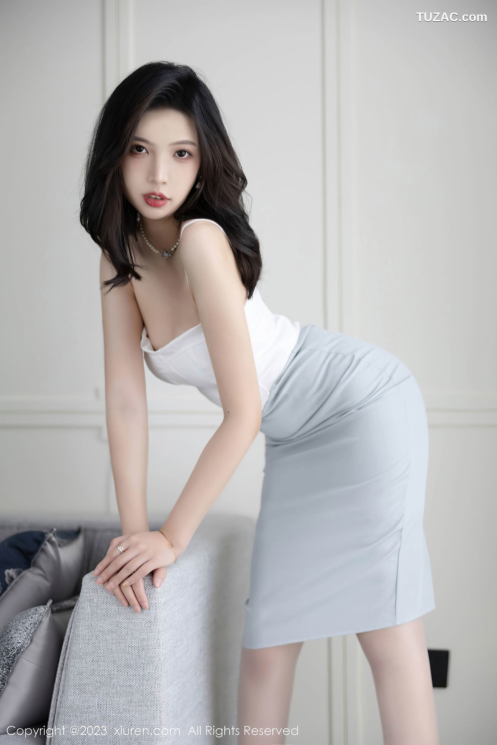 XiuRen秀人网-6898-郑颖姗Bev-白色吊带上衣蕾丝内衣-2023.06.12