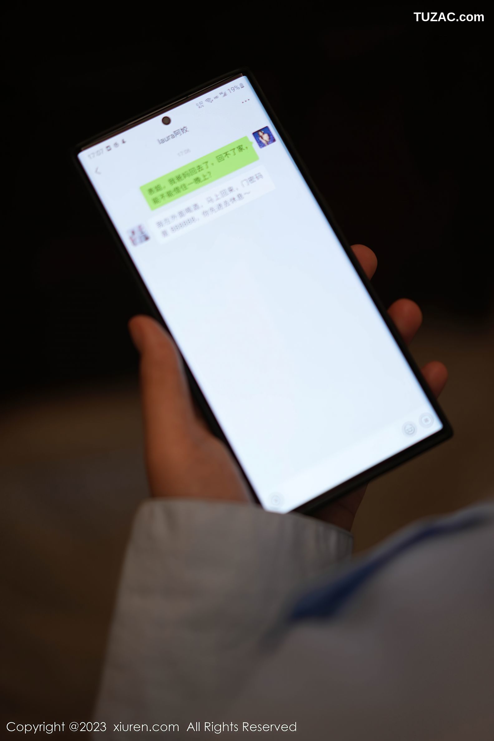 XiuRen秀人网-6922-Laura阿姣-灰色连衣短裙超薄灰丝-2023.06.15