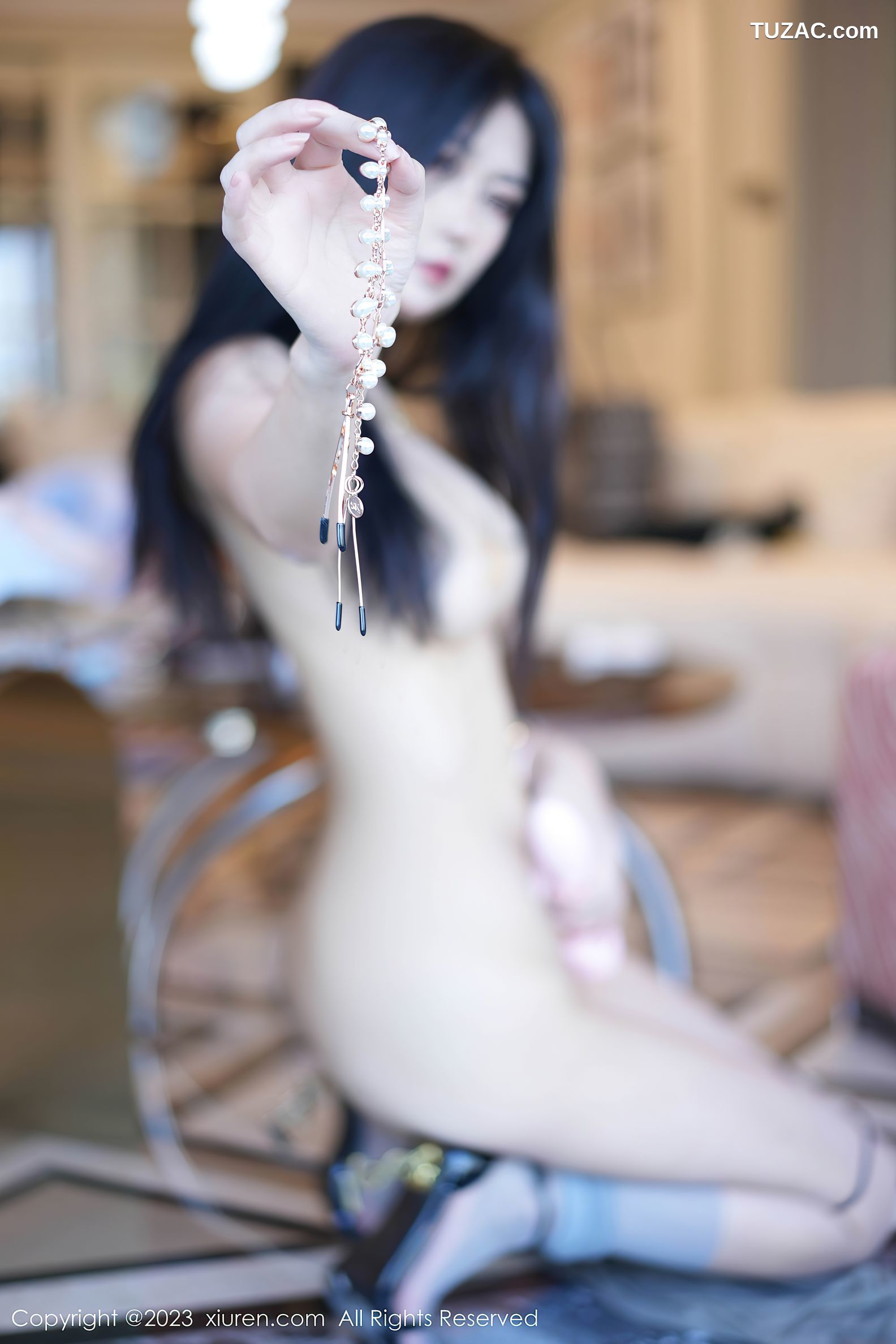 XiuRen秀人网-6922-Laura阿姣-灰色连衣短裙超薄灰丝-2023.06.15