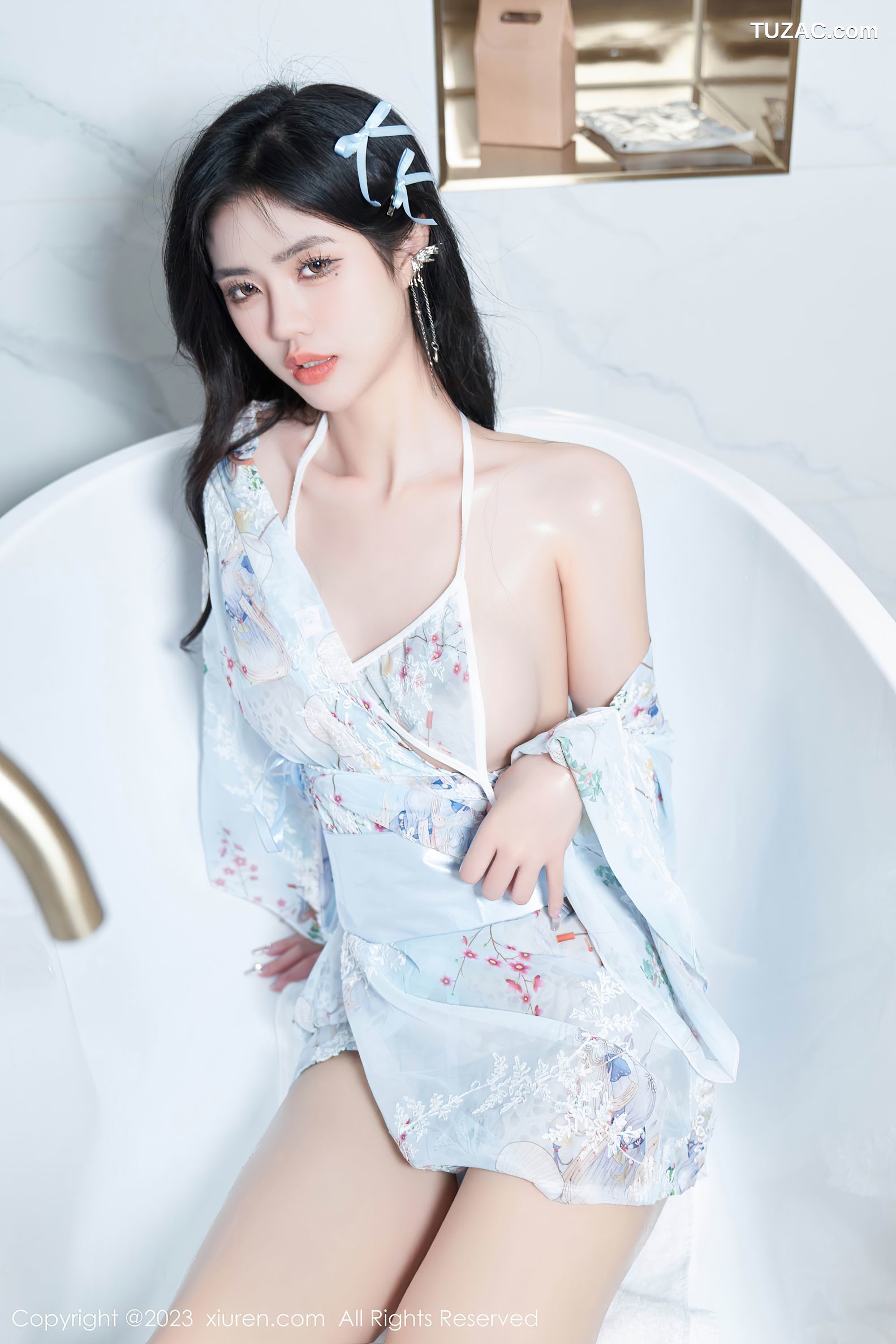 XiuRen秀人网-6924-浅浅Danny-淡蓝色花纹睡裙原色丝袜-2023.06.15