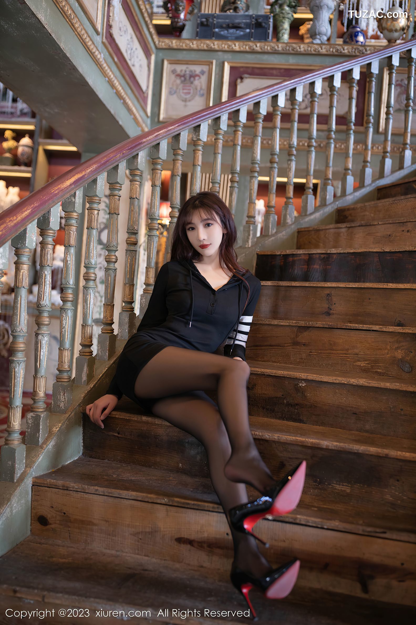 XiuRen秀人网-6925-陆萱萱-简约黑色运动裙白色蕾丝内衣黑丝-2023.06.15