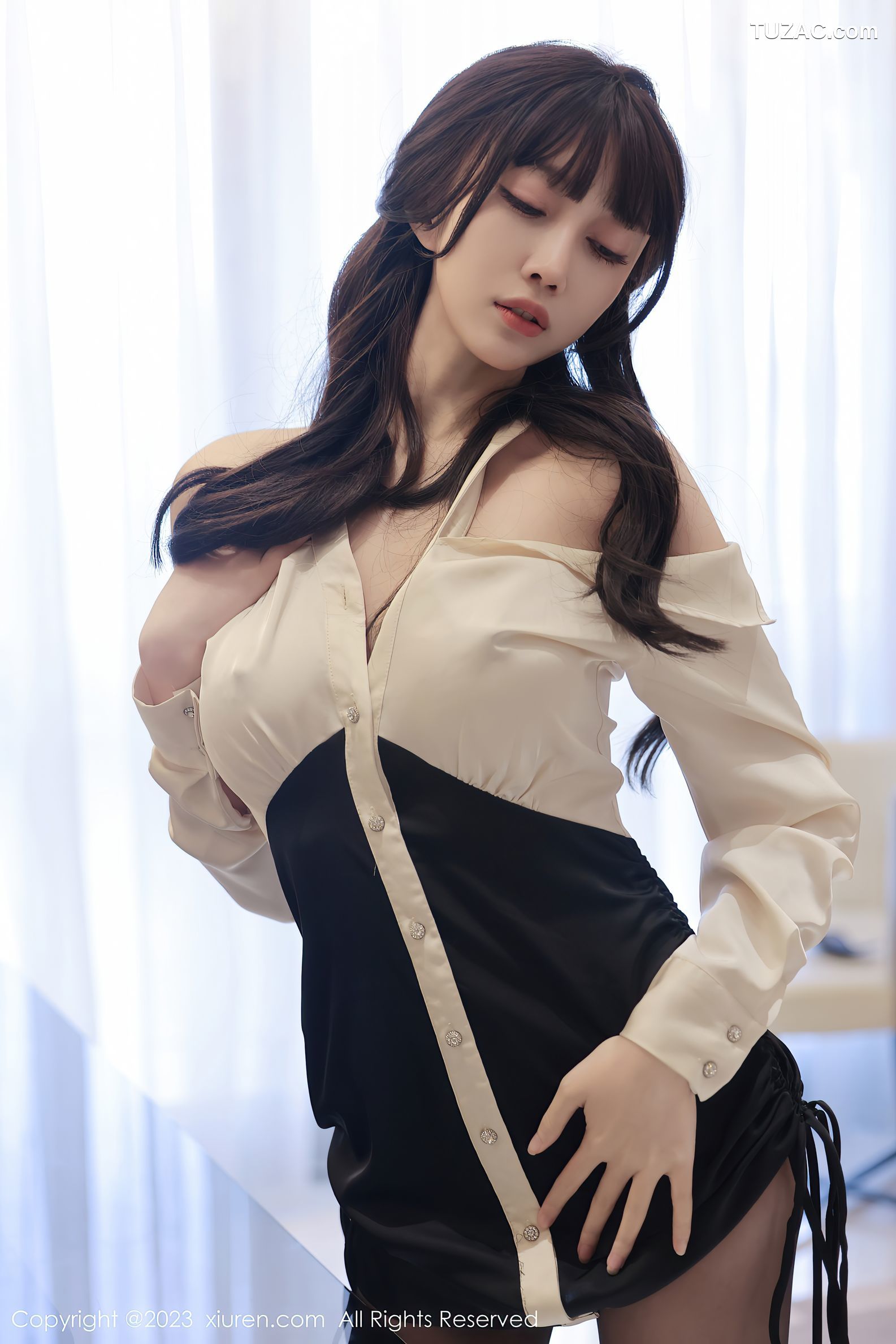 XiuRen秀人网-6929-玥儿玥er-浅色上衣黑色短裙超薄黑丝-2023.06.16
