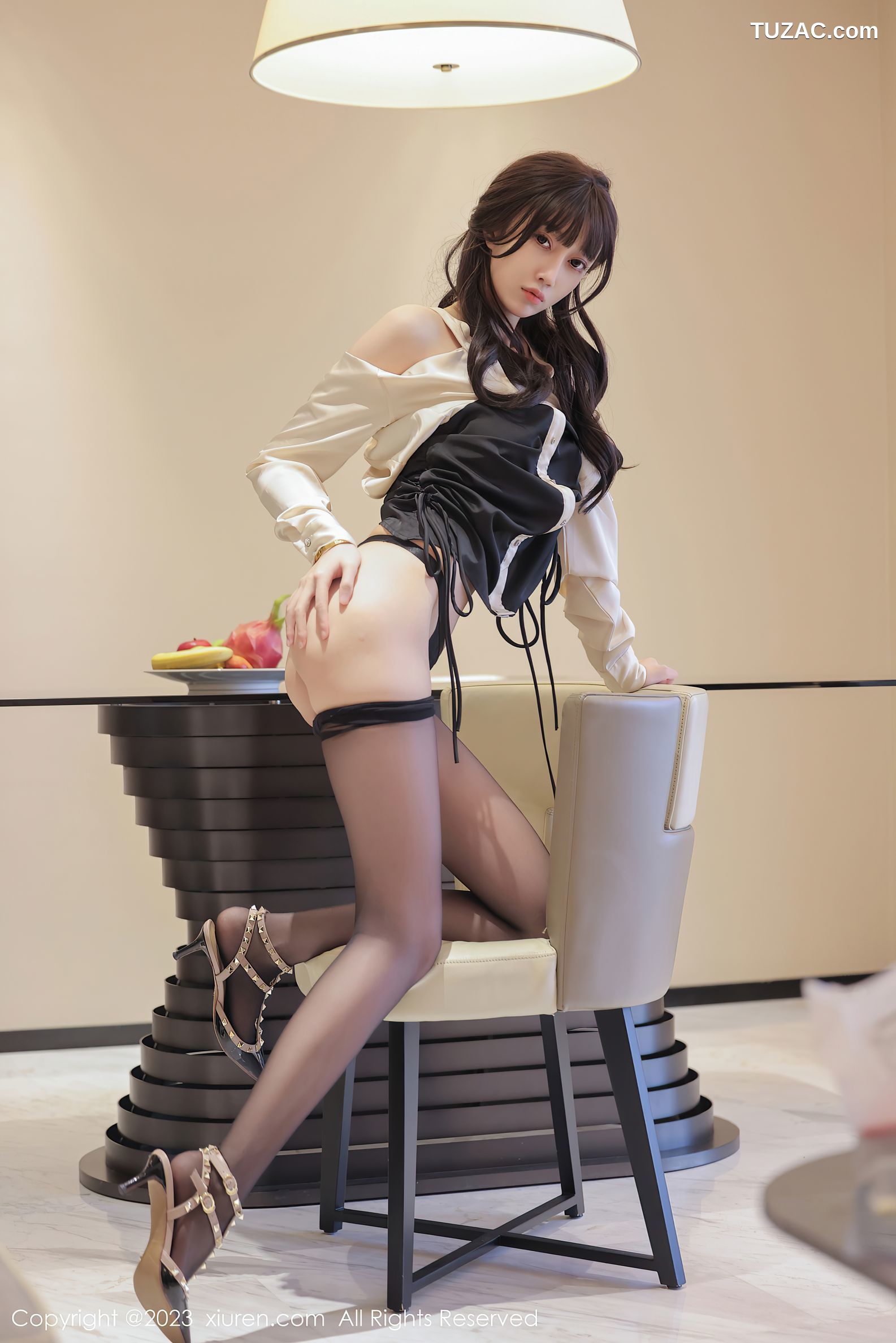 XiuRen秀人网-6929-玥儿玥er-浅色上衣黑色短裙超薄黑丝-2023.06.16