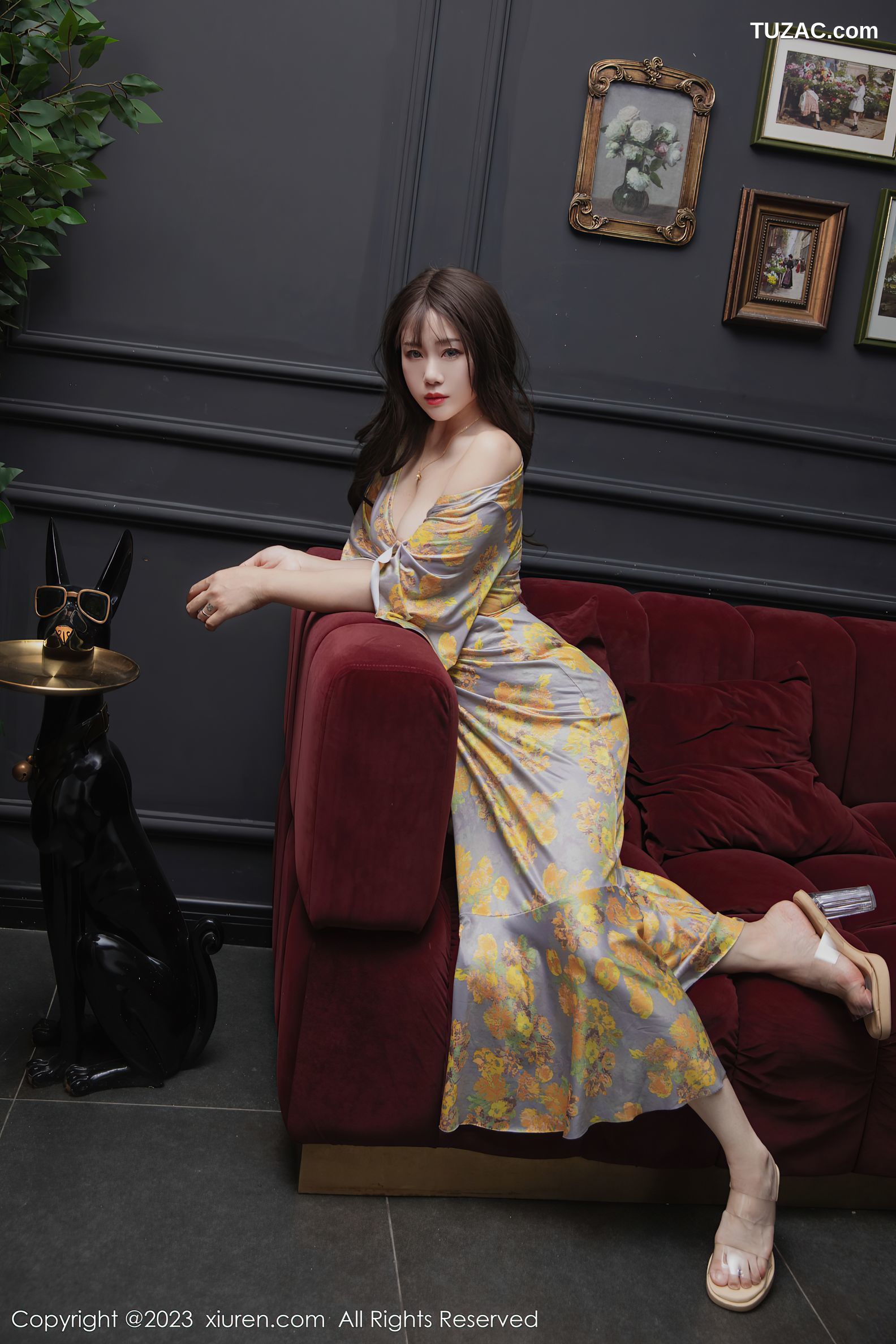 XiuRen秀人网-6949-严利娅Yuliya-黄灰色睡裙半撩-2023.06.20