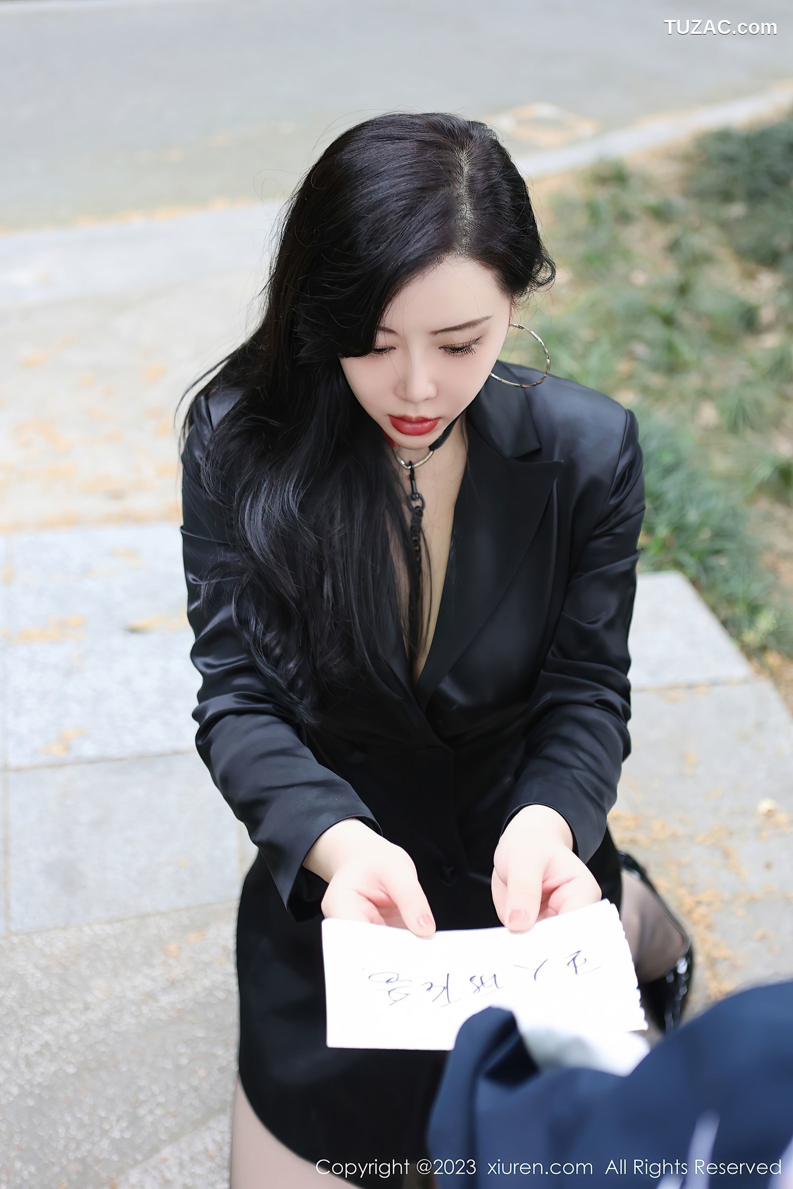 XiuRen秀人网-6950-王婉悠Queen-户外黑色外衣情趣服-2023.06.20