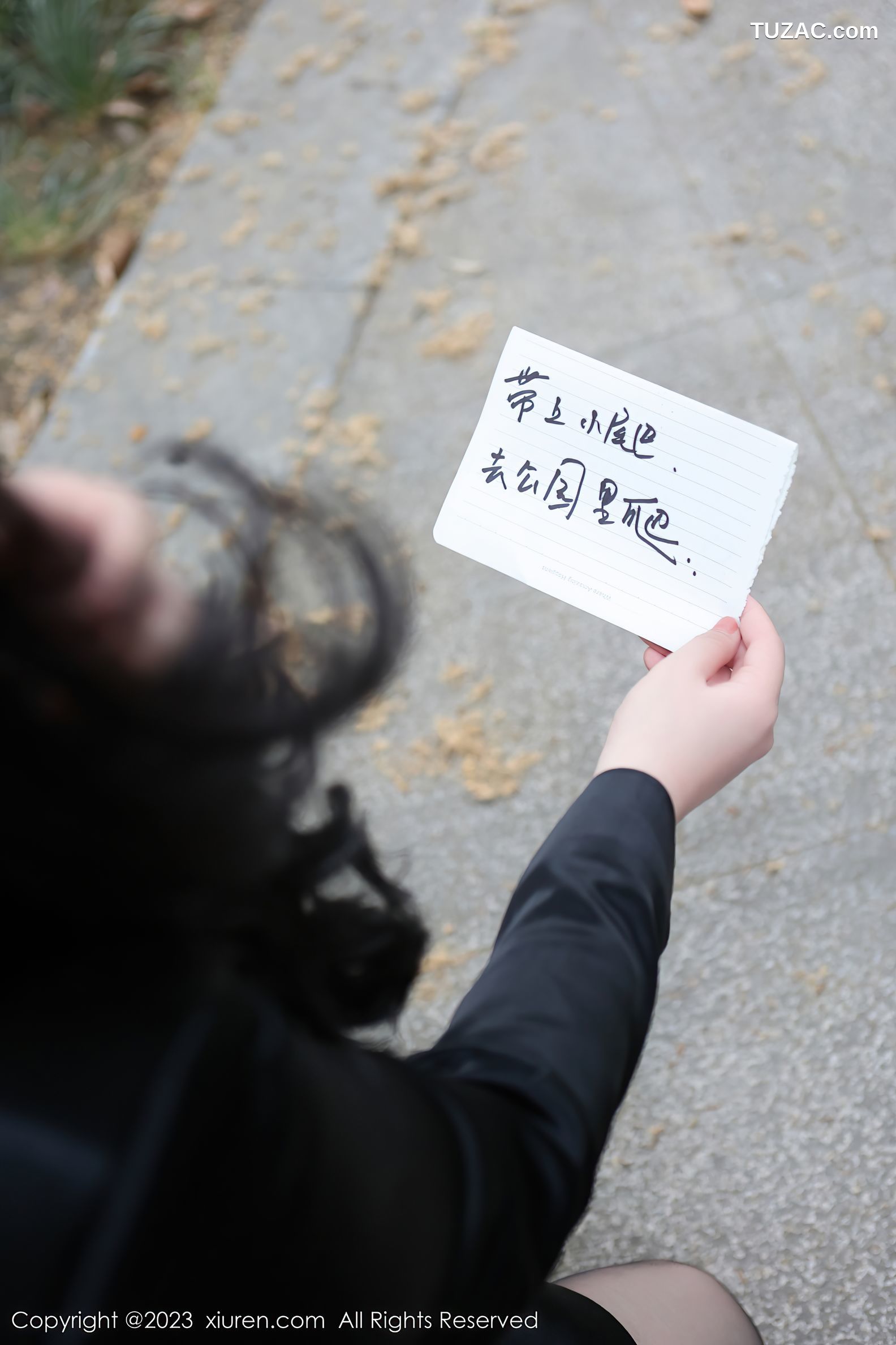 XiuRen秀人网-6950-王婉悠Queen-户外黑色外衣情趣服-2023.06.20