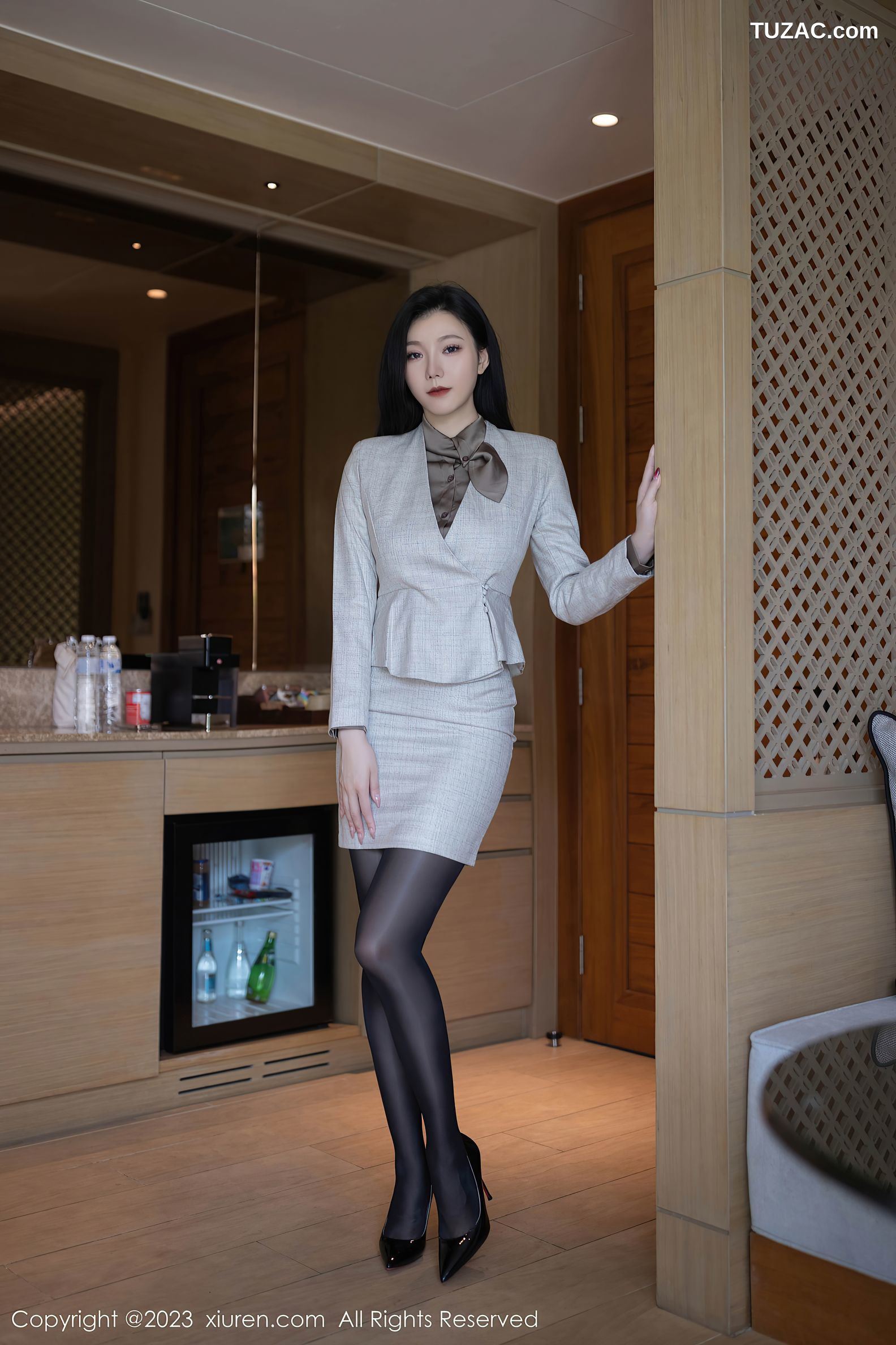 XiuRen秀人网-6951-安然Anran-灰色职业OL装红色蕾丝内衣-2023.06.20