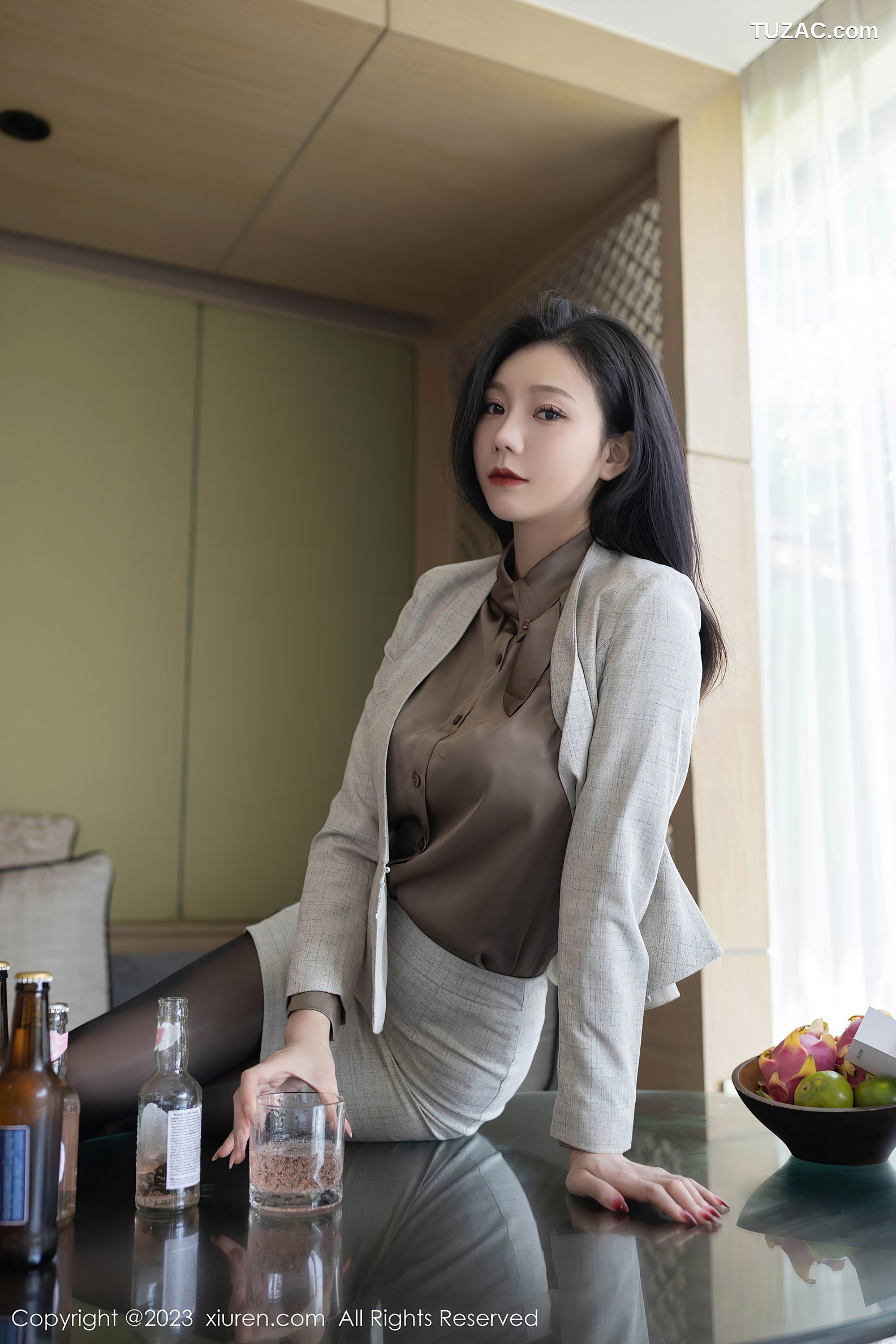 XiuRen秀人网-6951-安然Anran-灰色职业OL装红色蕾丝内衣-2023.06.20