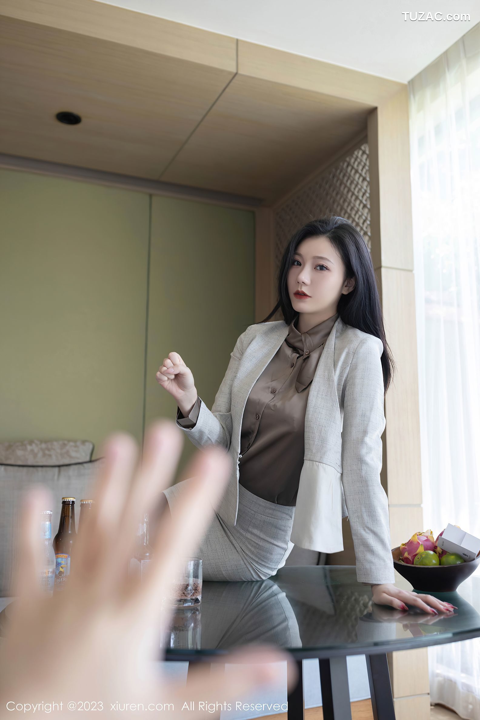 XiuRen秀人网-6951-安然Anran-灰色职业OL装红色蕾丝内衣-2023.06.20