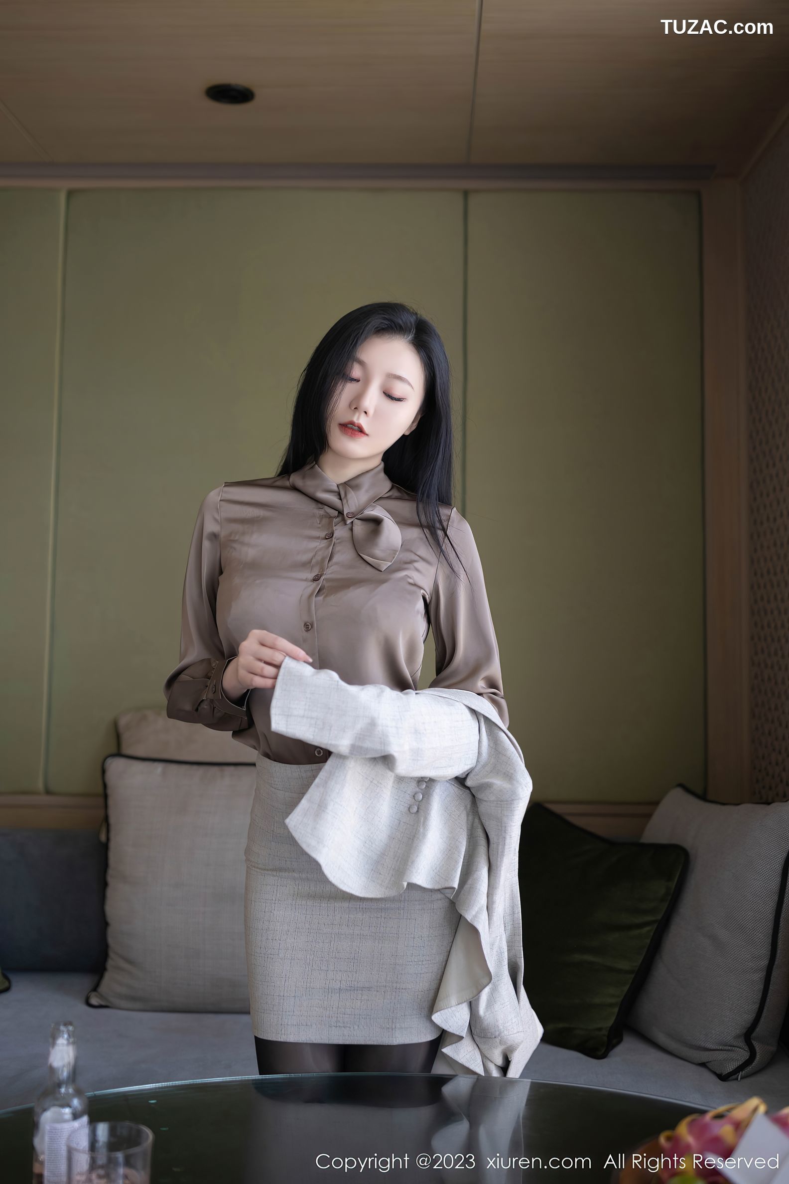 XiuRen秀人网-6951-安然Anran-灰色职业OL装红色蕾丝内衣-2023.06.20