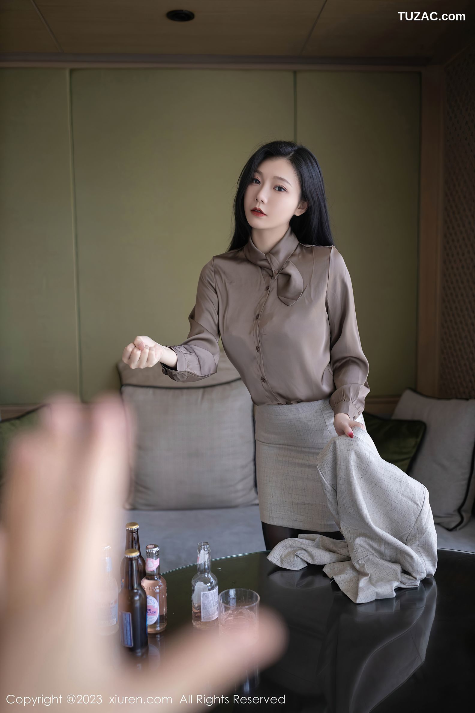 XiuRen秀人网-6951-安然Anran-灰色职业OL装红色蕾丝内衣-2023.06.20