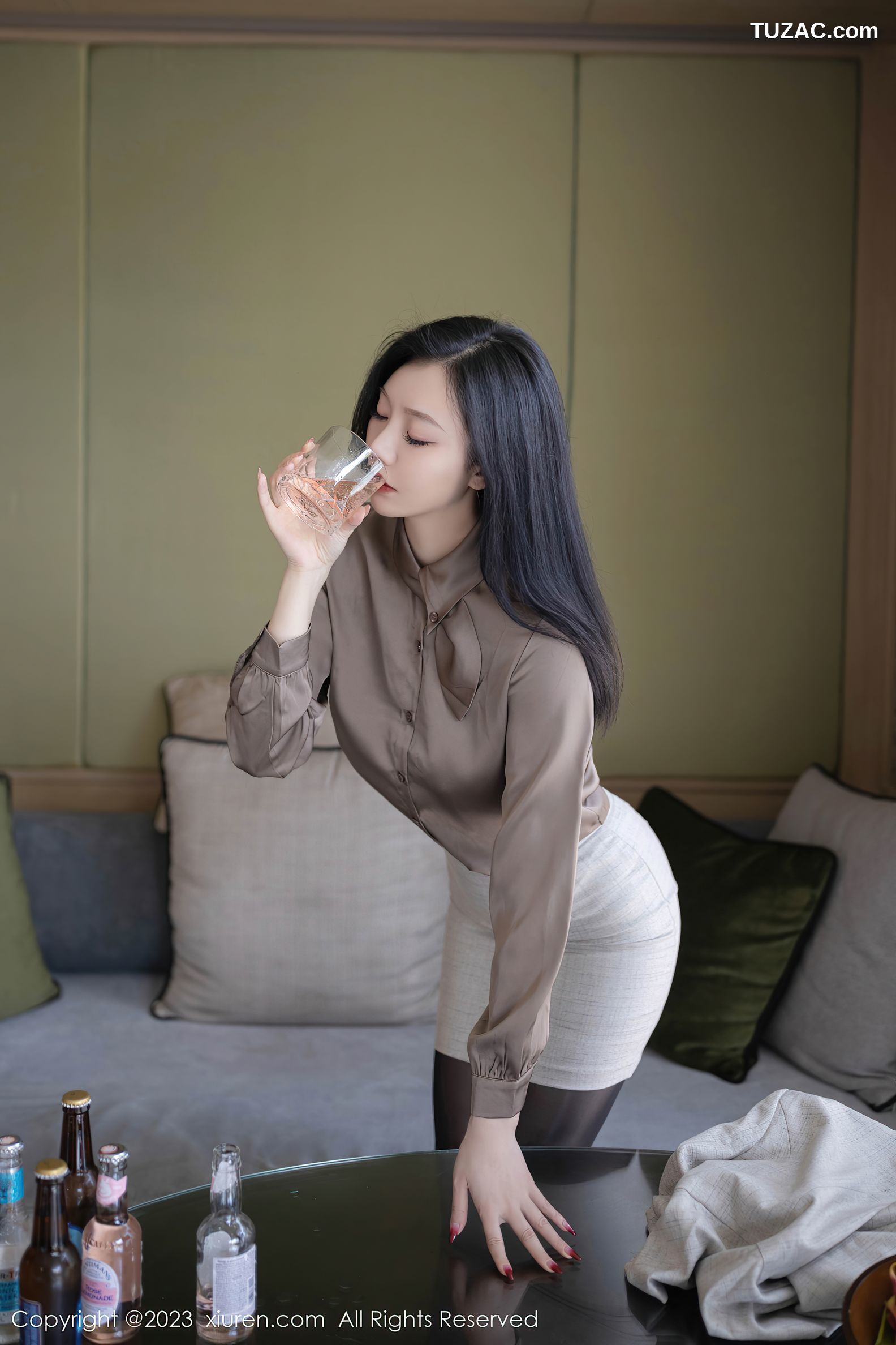 XiuRen秀人网-6951-安然Anran-灰色职业OL装红色蕾丝内衣-2023.06.20