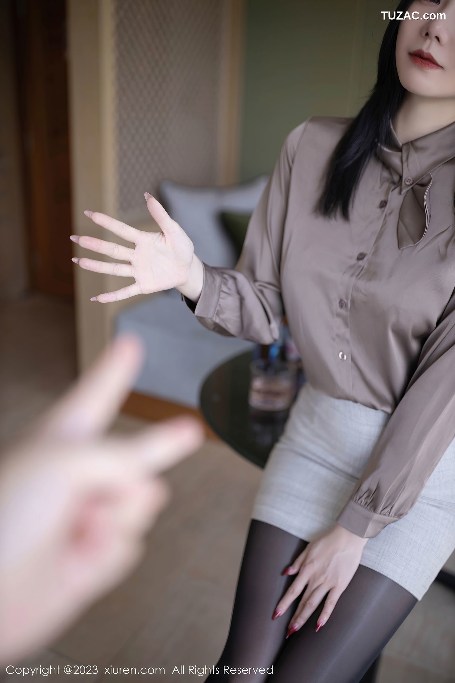 XiuRen秀人网-6951-安然Anran-灰色职业OL装红色蕾丝内衣-2023.06.20