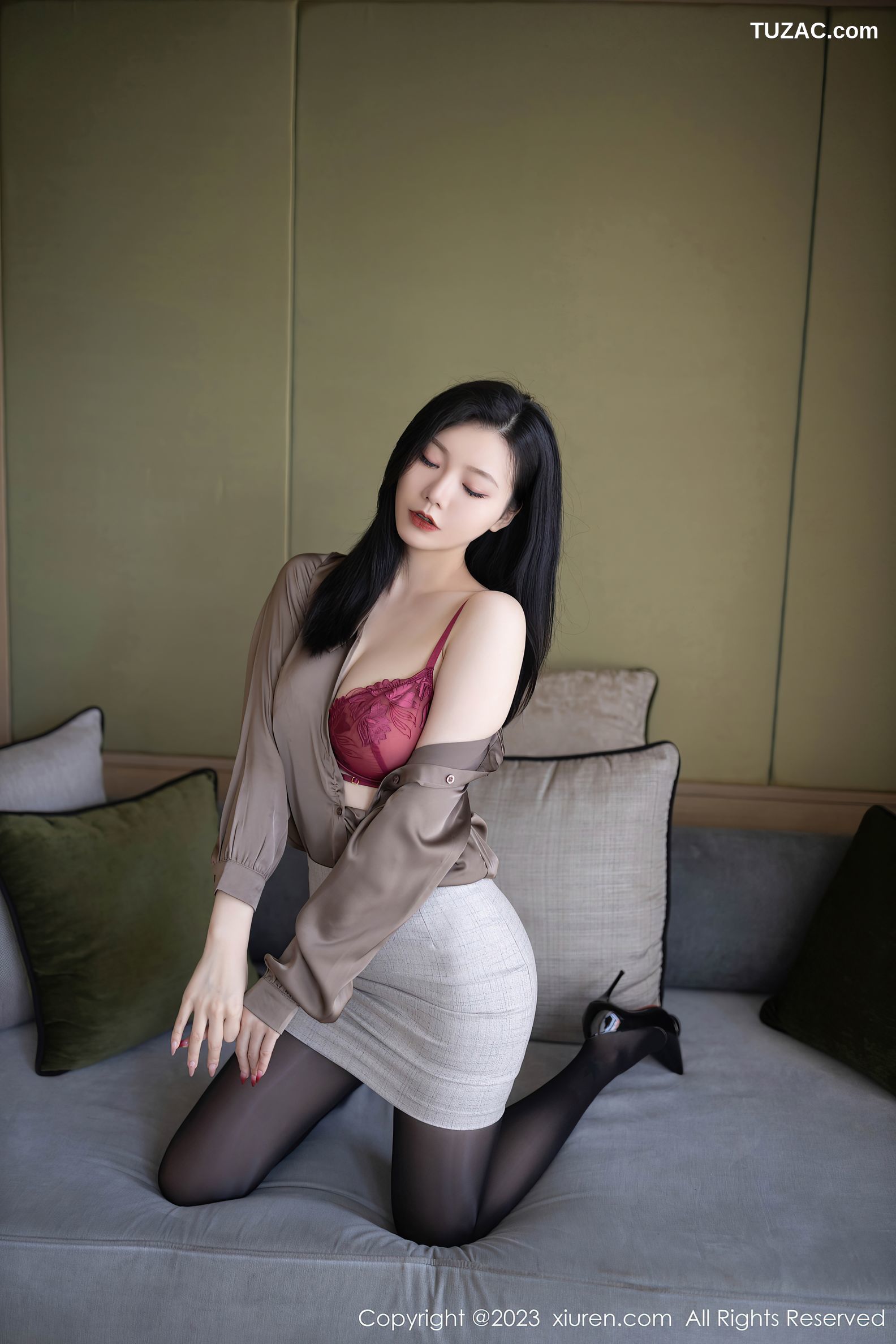 XiuRen秀人网-6951-安然Anran-灰色职业OL装红色蕾丝内衣-2023.06.20