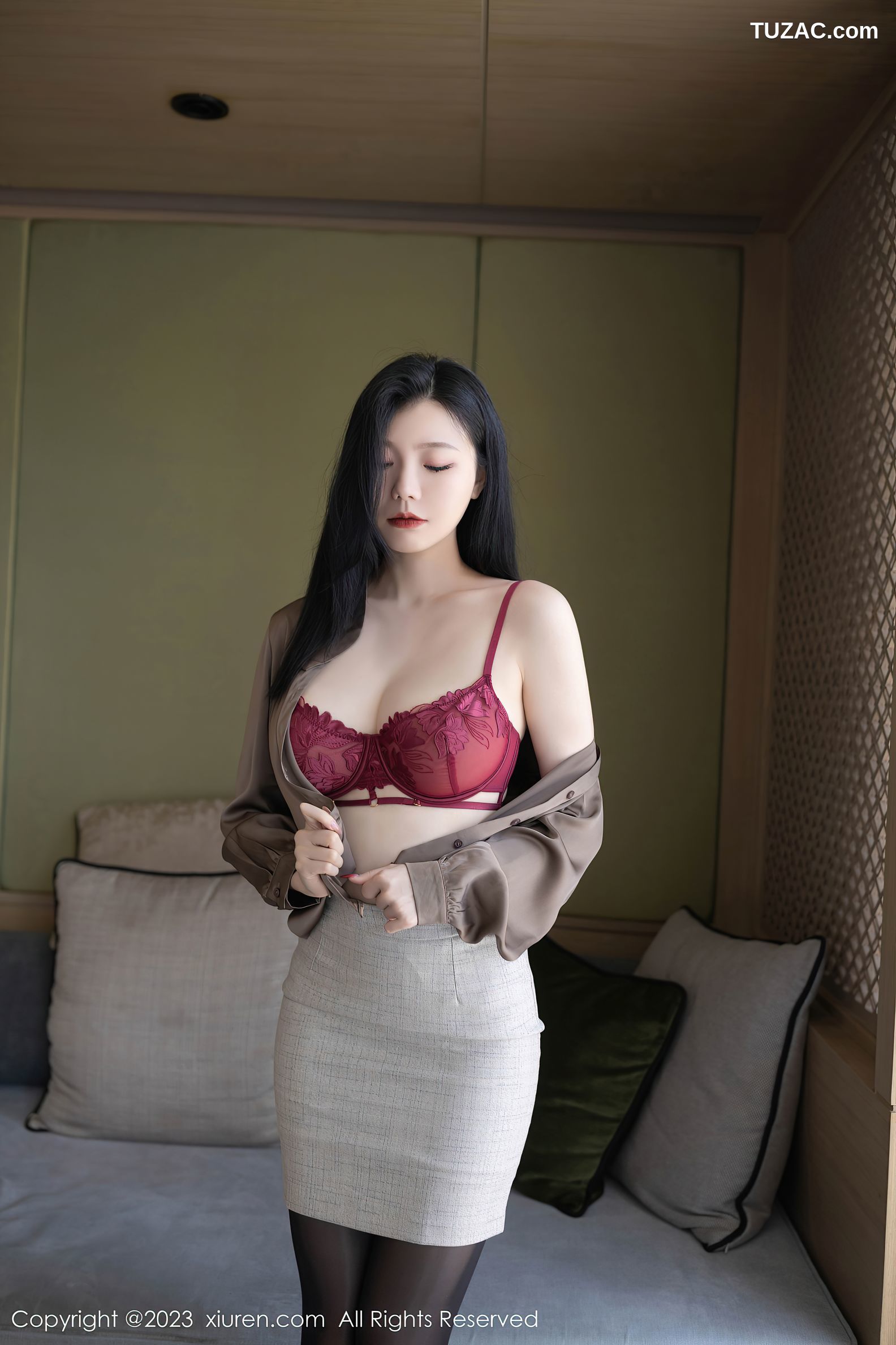 XiuRen秀人网-6951-安然Anran-灰色职业OL装红色蕾丝内衣-2023.06.20